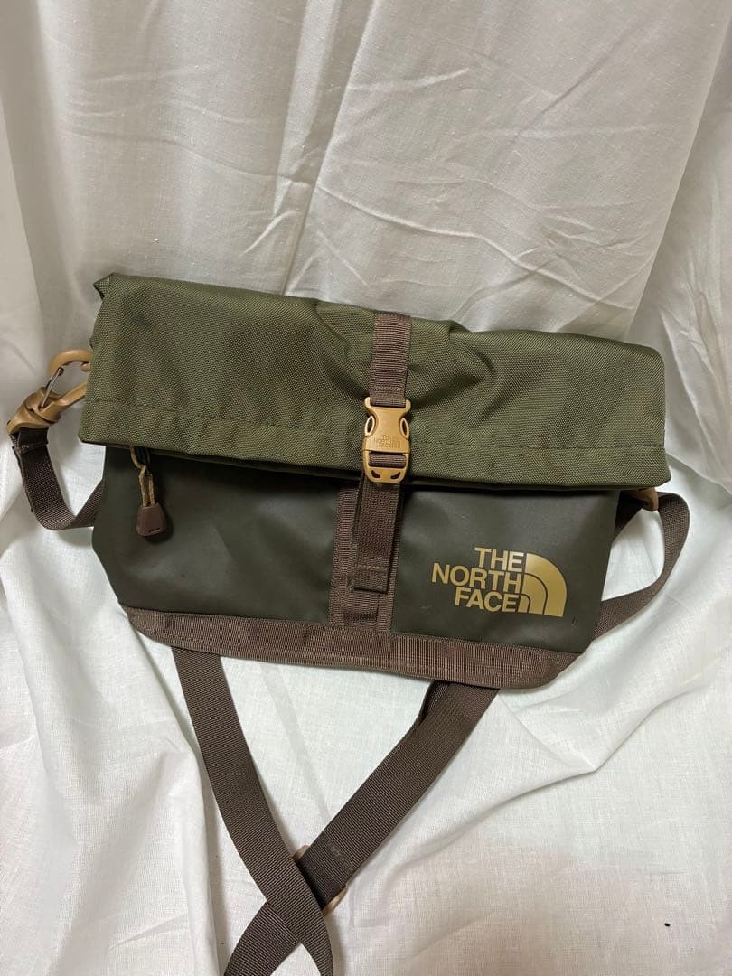 The North Face NF0A88K6 Shoulder Bag Olive Khaki Overseas Exclusive Edition