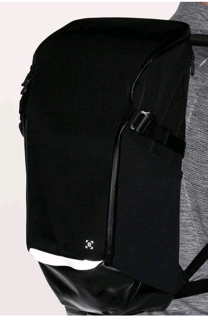 Lululemon Men’s More Miles OS Backpack 25.5L Can accommodate 17″ laptop – Black