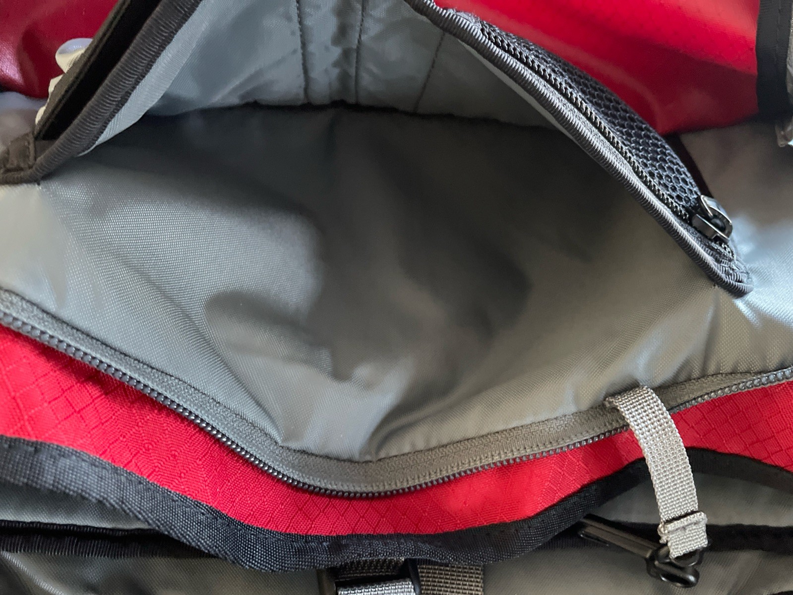LL BEAN Laptop Commuter Adjustable Shoulder Messenger/Day Bag Red