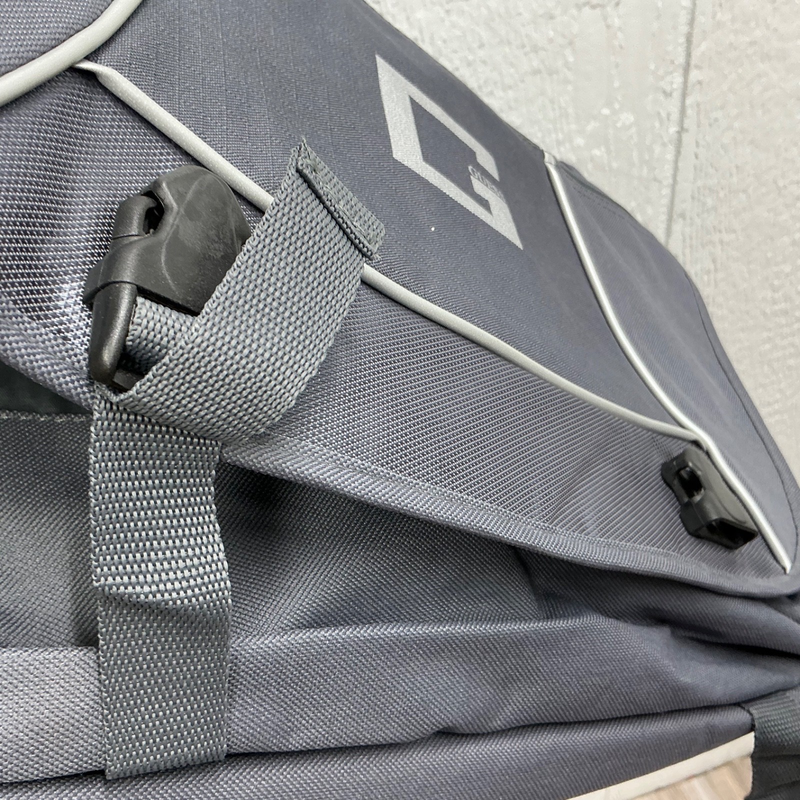 2006 Guess Urban Messenger Computer Complete Carry On Bag Marciano Grey NWT