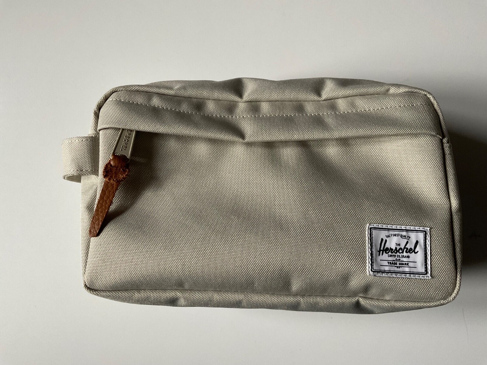 Herschel Supply Co. Cream Travel Kit & Wallet, Uni-Sex, Standard, New – No Tags