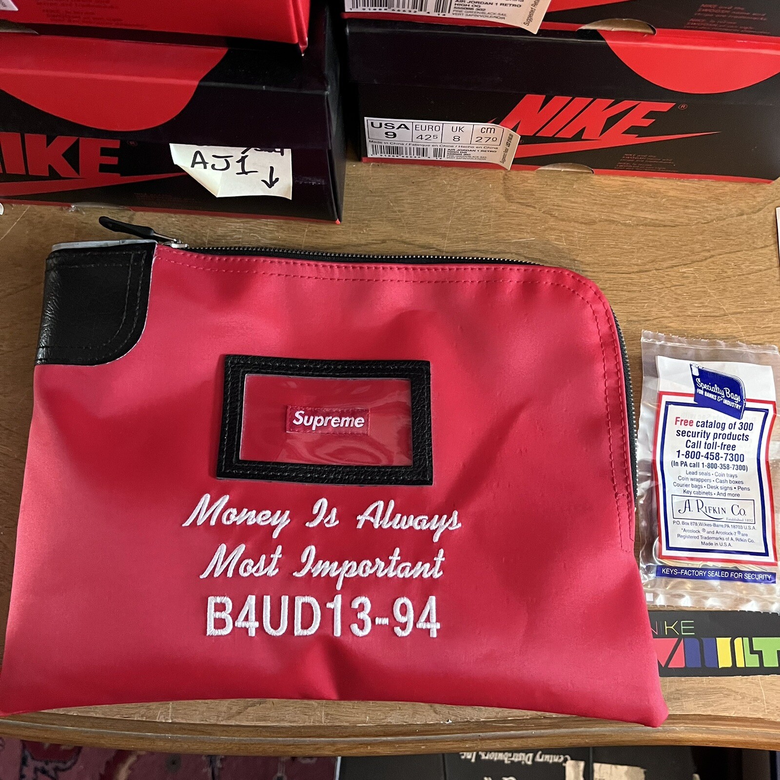 Supreme Rifkin Safety Sac Red Fall Winter 2017 – NEW IN HAND – FREE SHIPPING