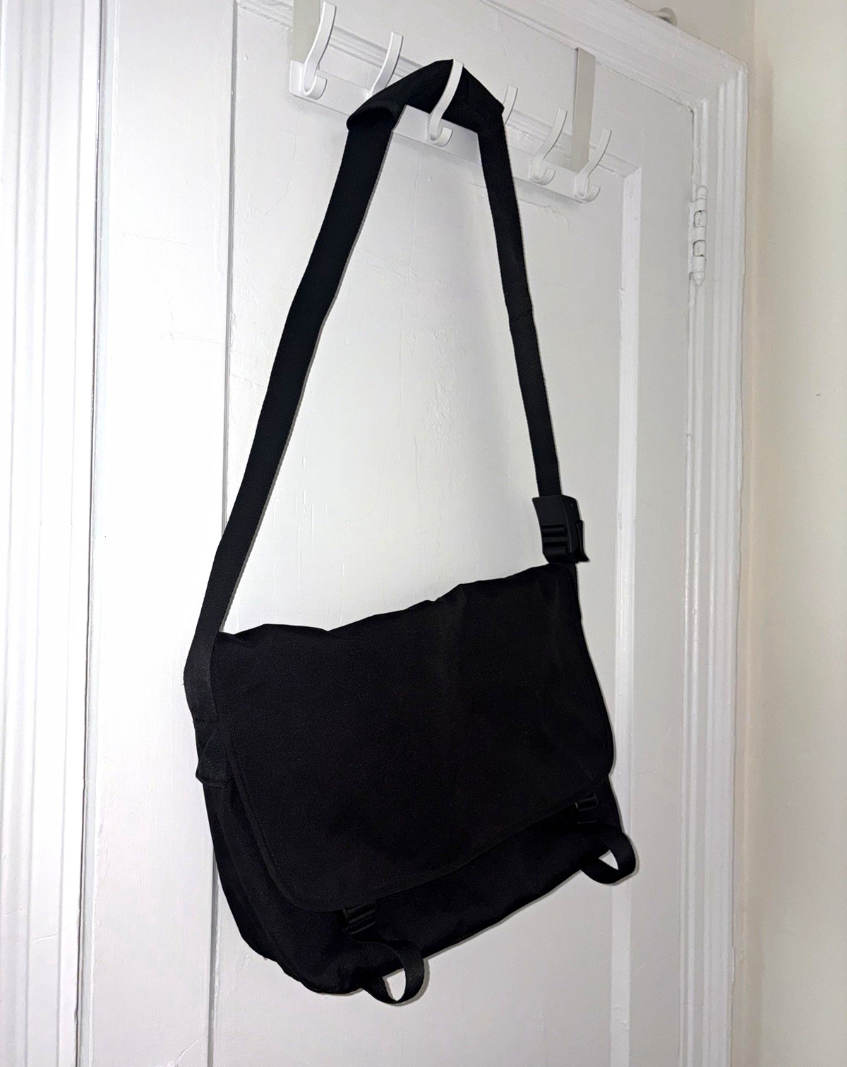 MUSINSA STANDARD Men’s Black Large Messenger Bag Buckle Adjustable Strap