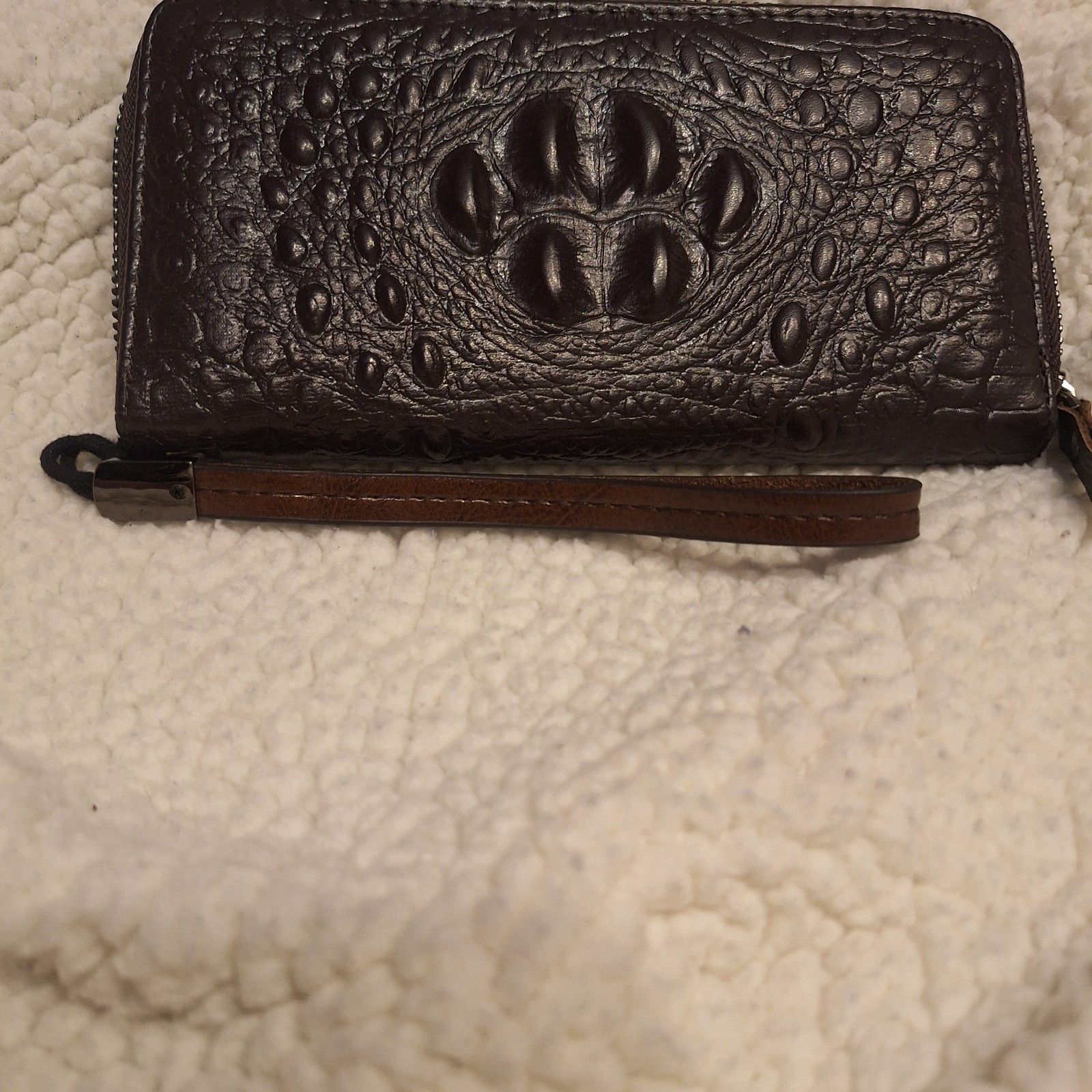 Crocodile embossed Leather Men’s Chest Bag Pattern Crossbody & Wallet