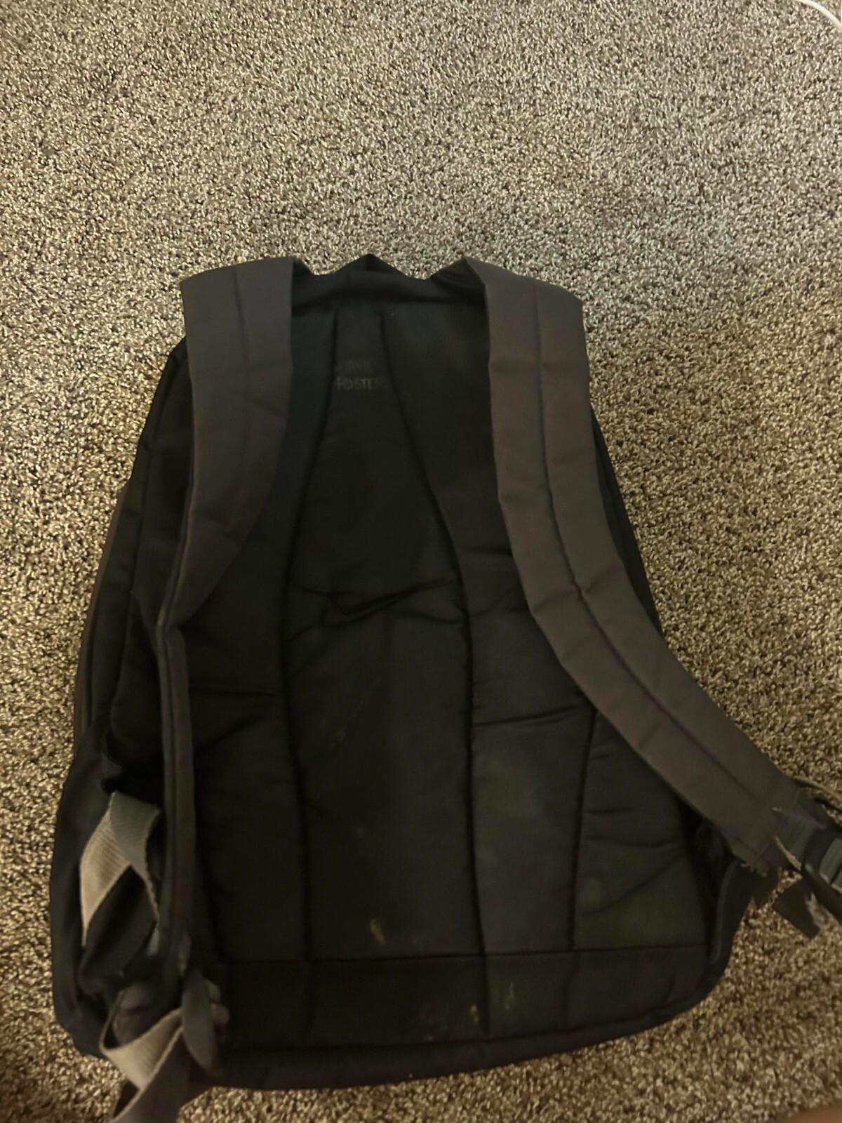 black/grey Nike backpack swoosh 2 zipper compartments strap