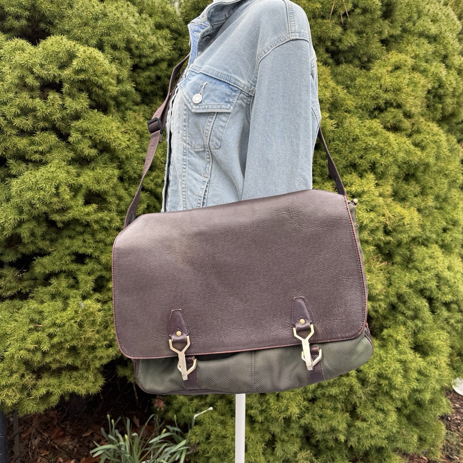 Louis Vuitton Taiga Dersou Messenger Bag In Epicia Ardoise