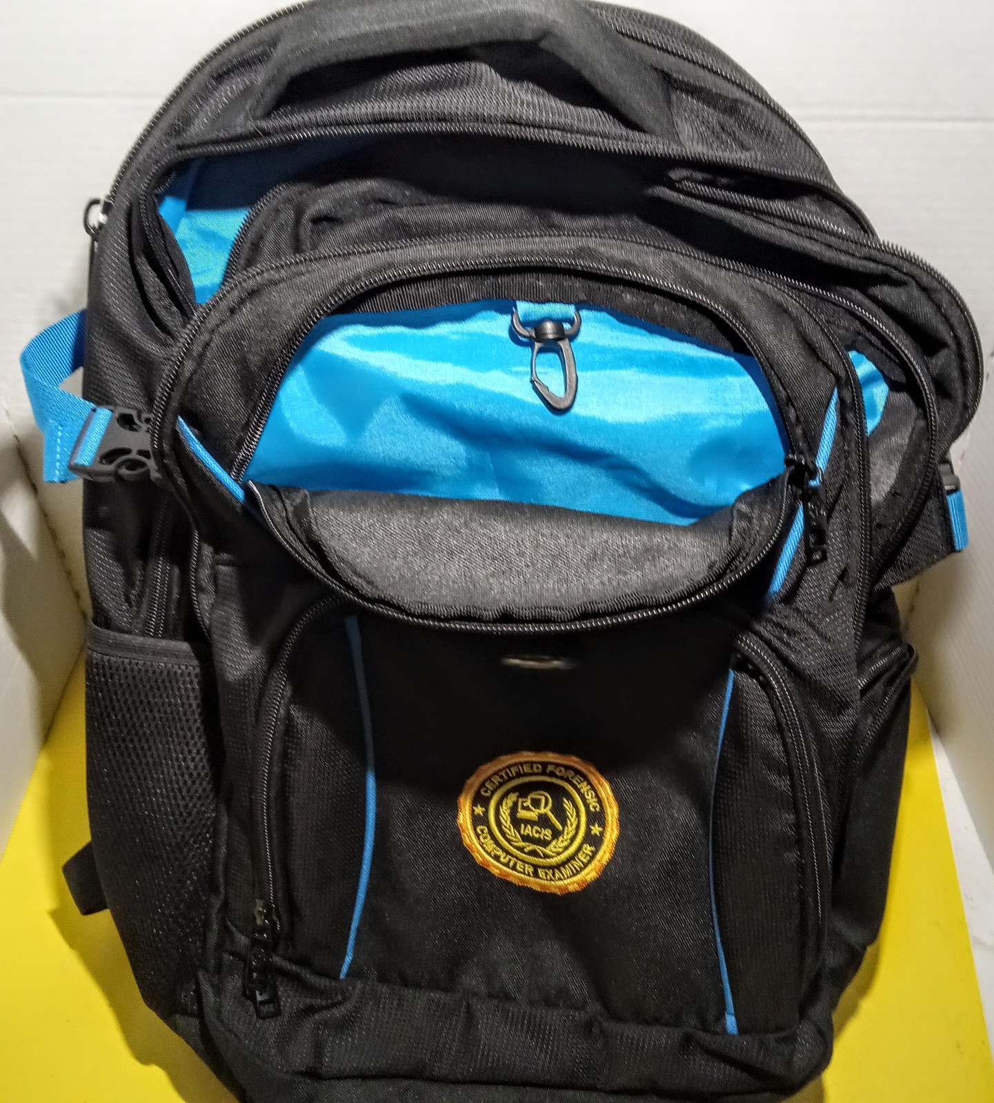 Backpack-Multiple Pockets-Large-19inx14inx6in-Black and Blue-pre-owned
