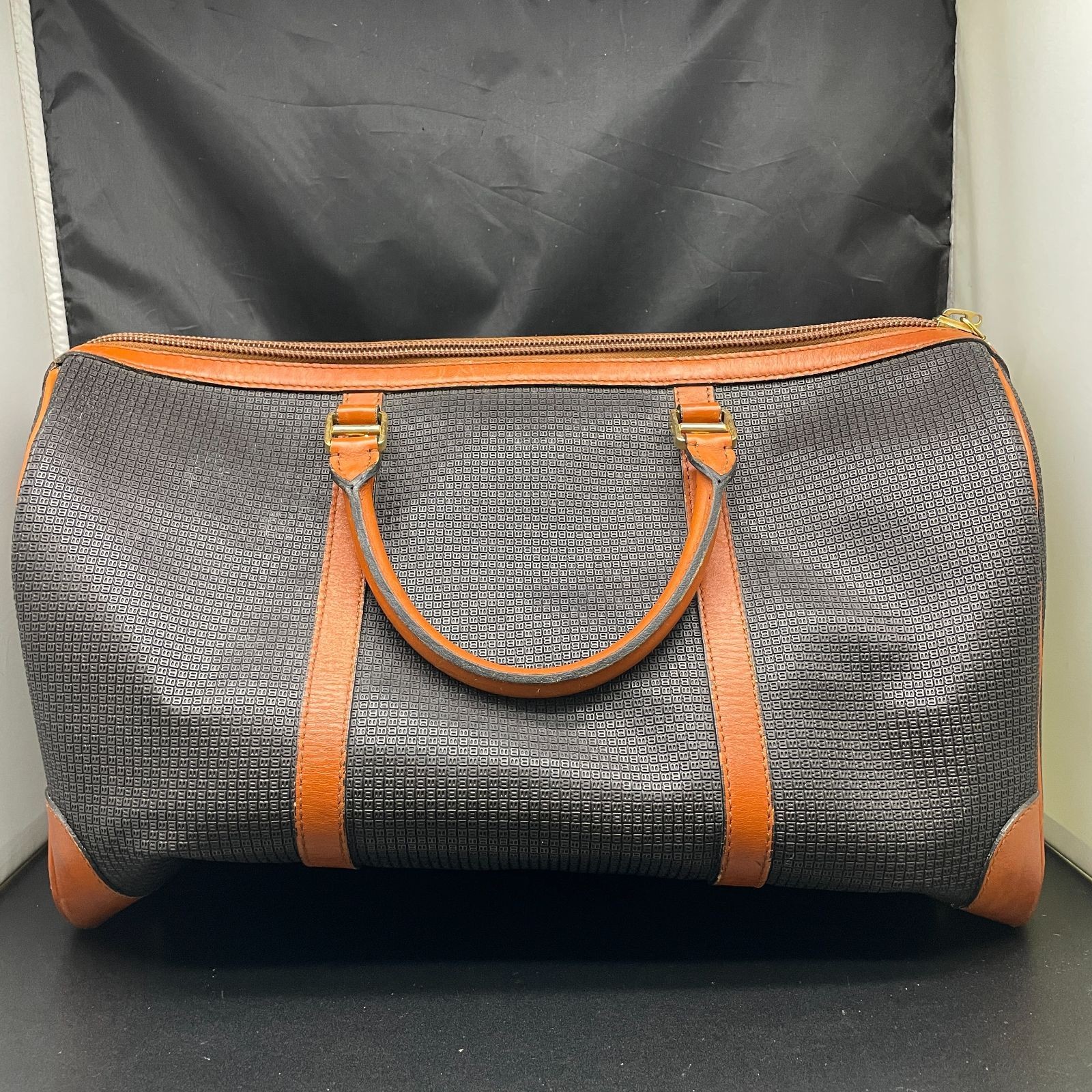 Bally Leather Boston Bag Spacious Designer Vintage Luxury Elegant 37x22x20cm