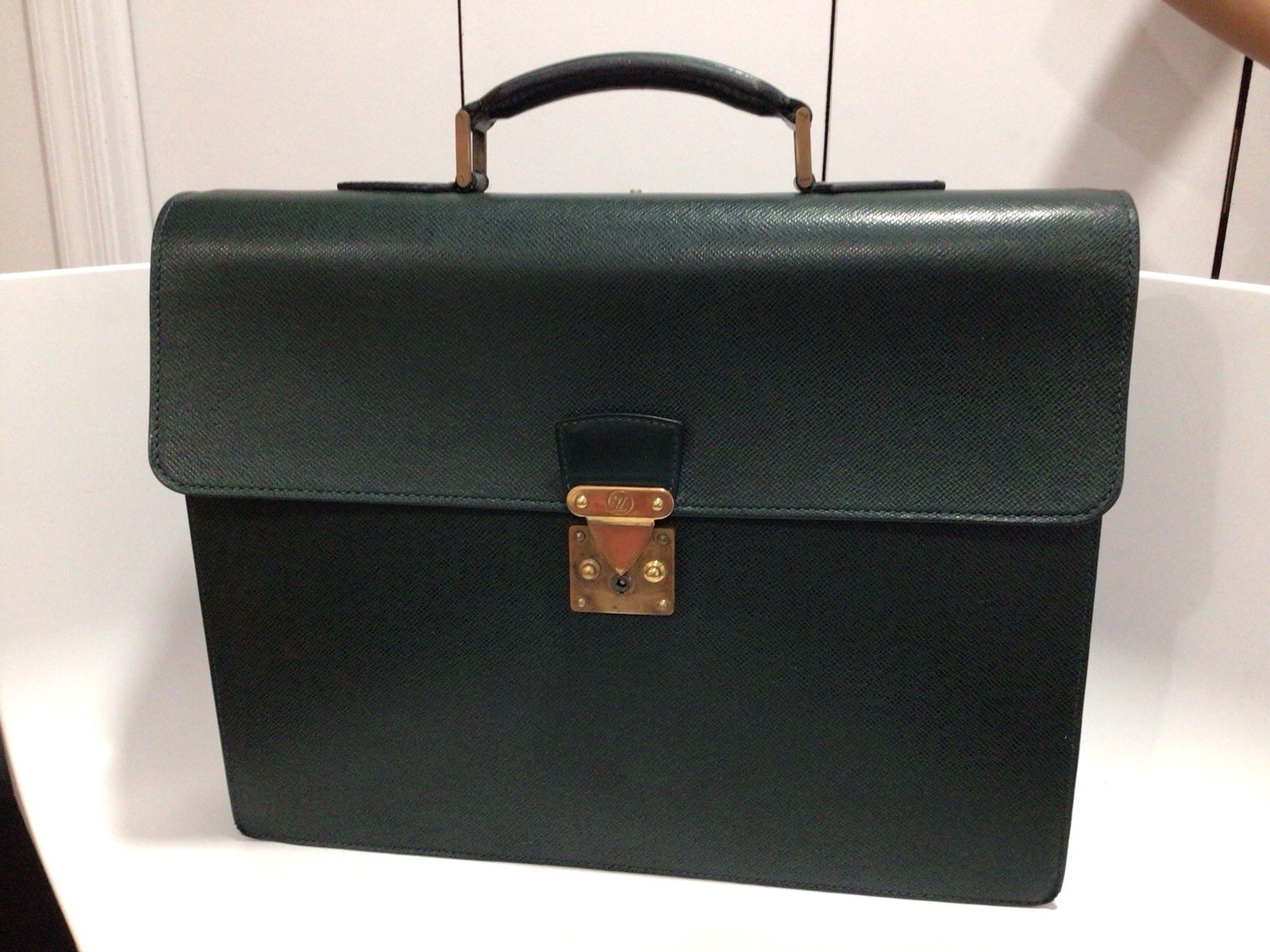 LOUIS VUITTON PARIS BRIEFCASE DOCUMENTS BAG – TAIGA / CODE MI0965 /GREAT