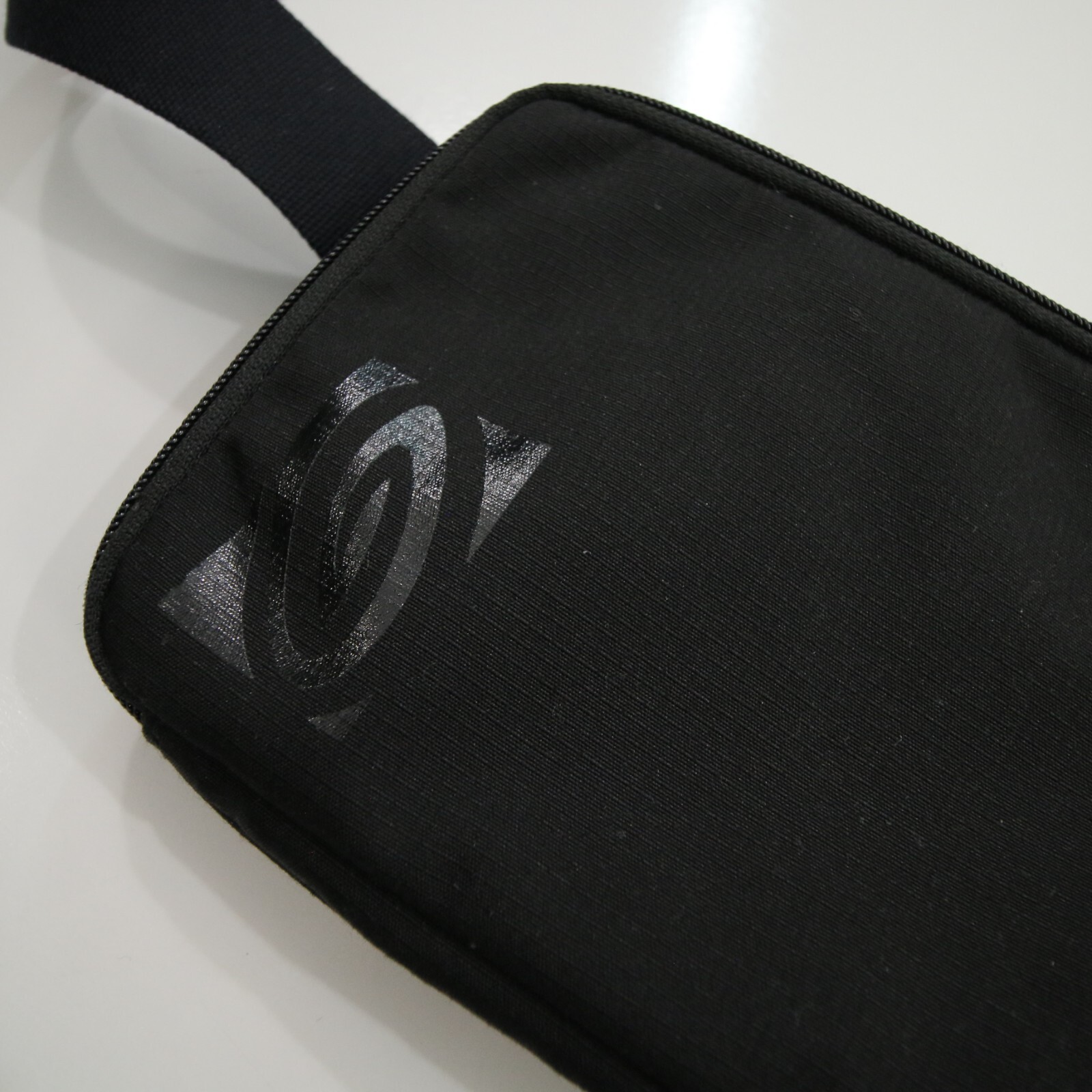Timbuk2 Slingshot Crossbody Black 8.5 x 6 x 1 in