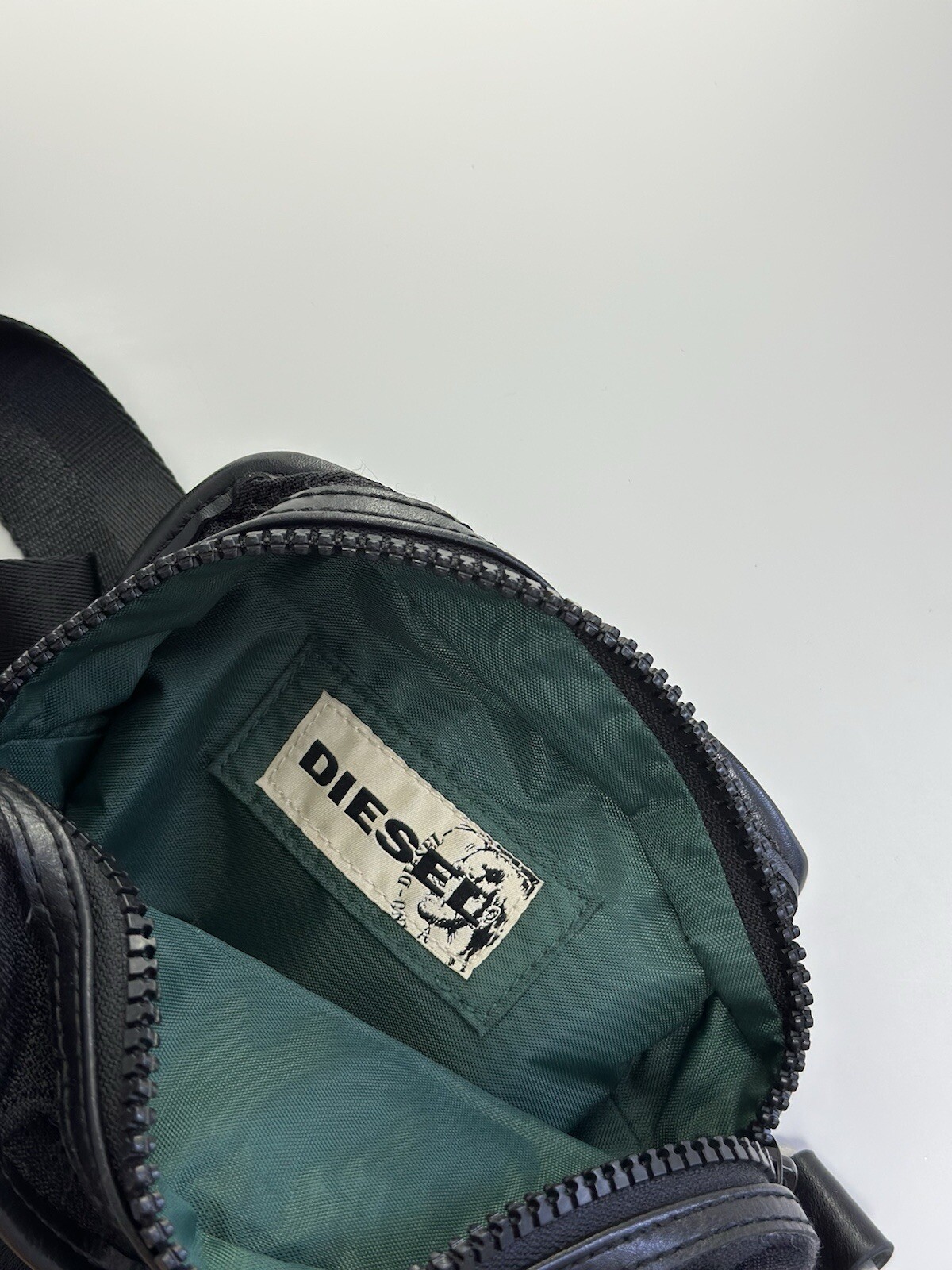 DIESEL Y2K Vintage Black Messenger Bag Big Logo Size 22×18 Cm