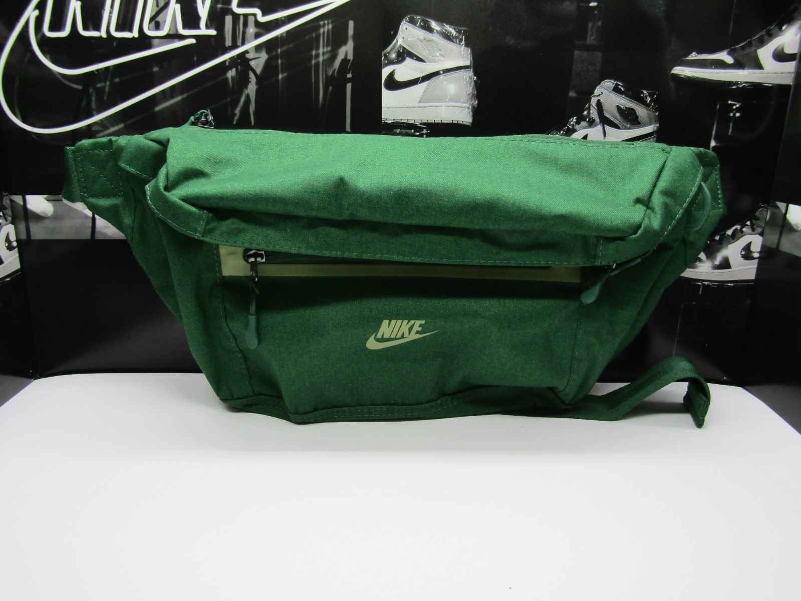 Nike Elemental Premium Fanny Pack DN2556-341 Gorge Green