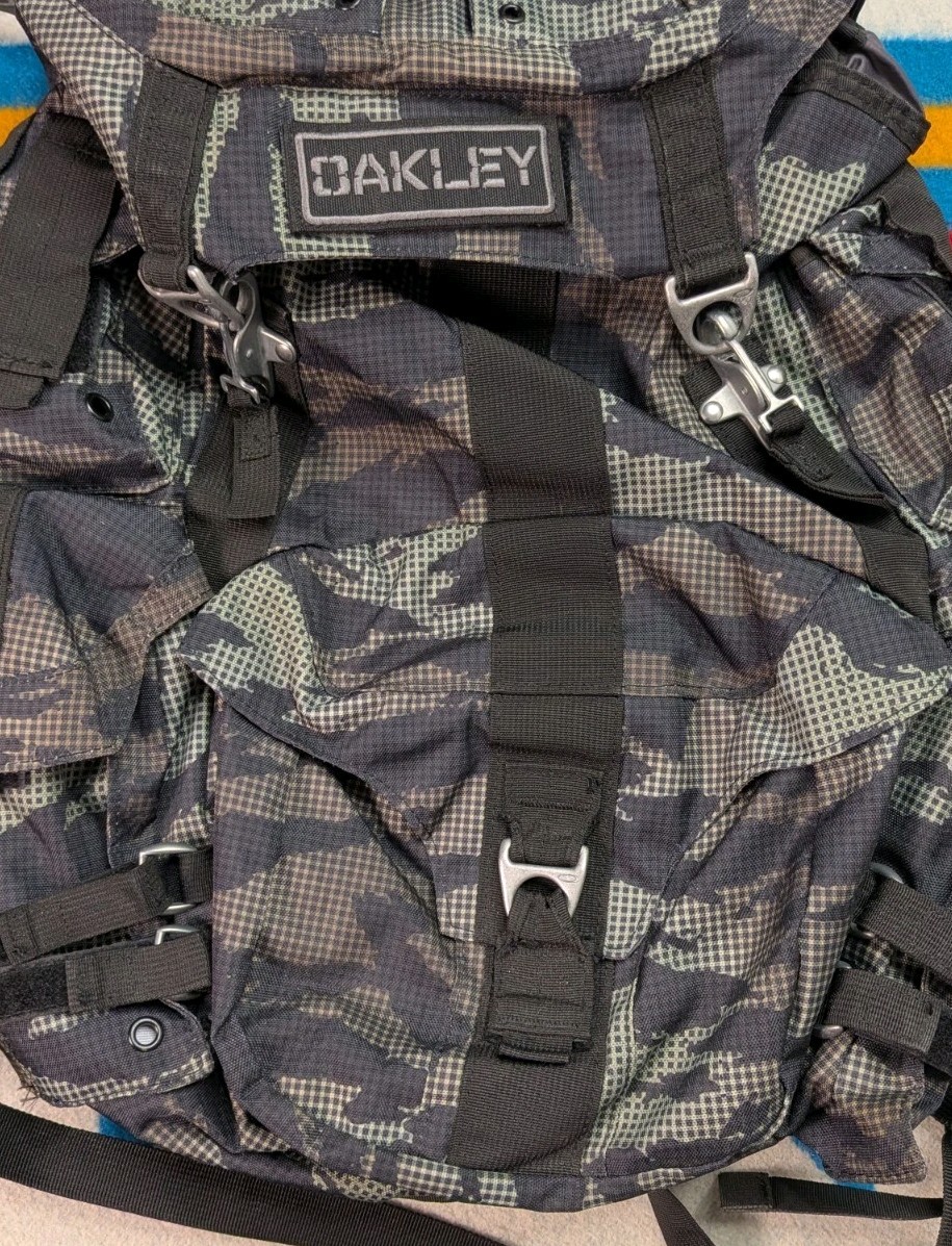 Vintage Oakley Kitchen Sink Tactical Field Gear Backpack Y2K Mechanism Digicamo
