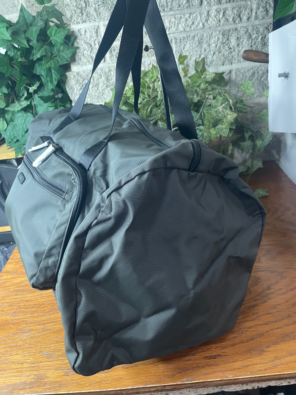 NWT TUMI DARK GREY PACKABLE DUFFLE FOLDABLE DUFFEL TOTE BAG TRAVEL CARRYON