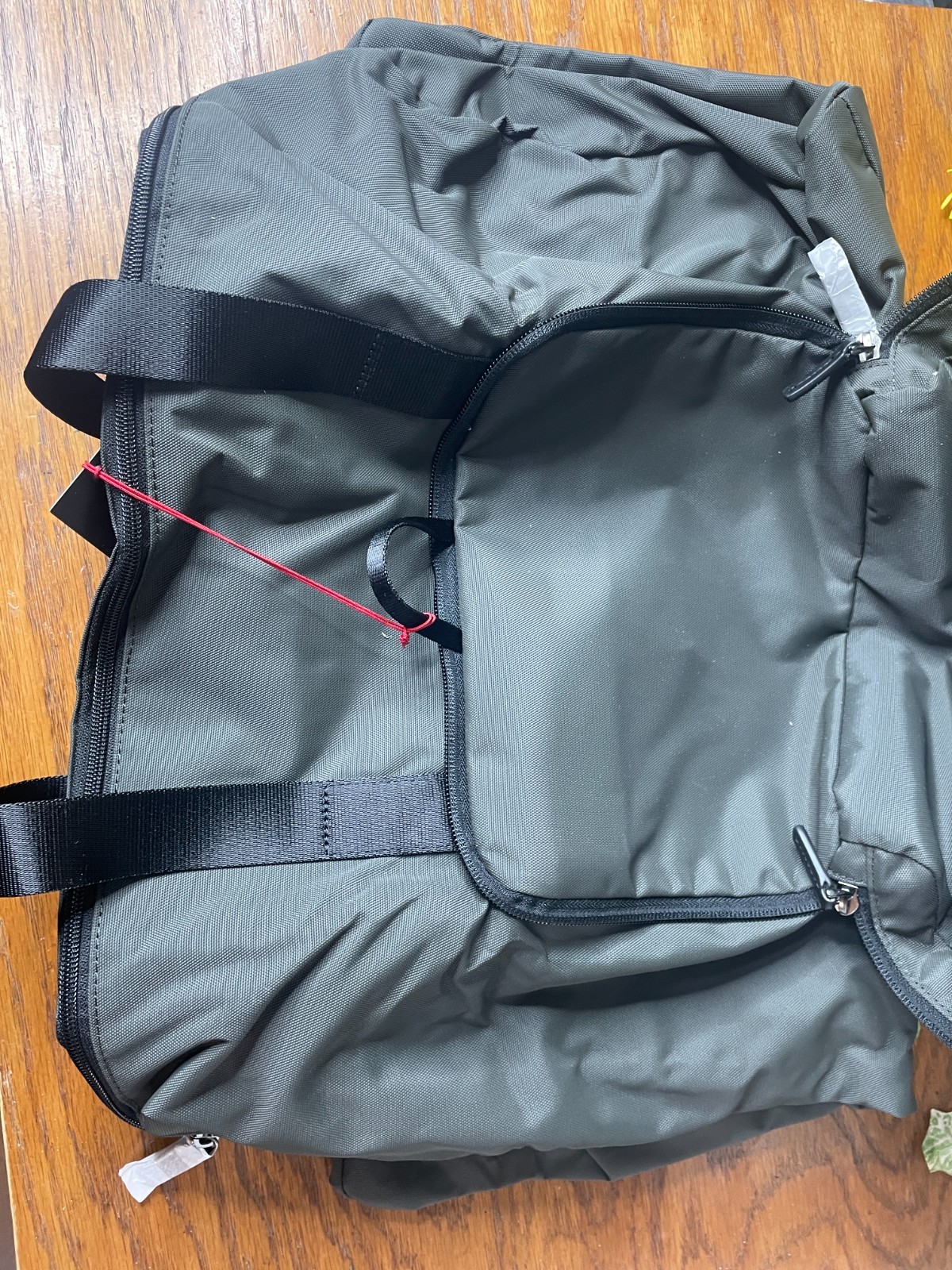 NWT TUMI DARK GREY PACKABLE DUFFLE FOLDABLE DUFFEL TOTE BAG TRAVEL CARRYON