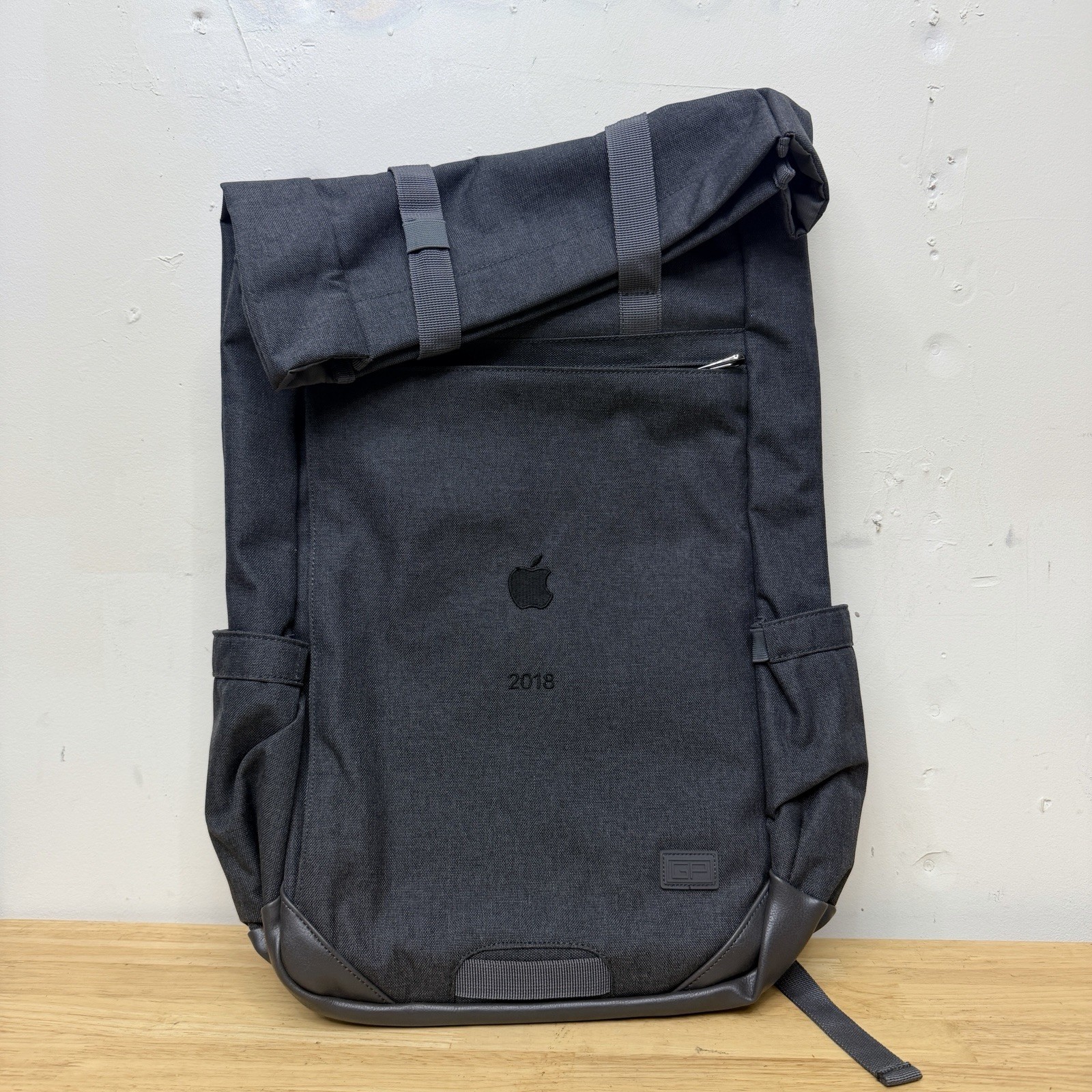 NWOT Apple Logo Backpack (17 in) Apple Corporate Employee Travel 2018 Logo