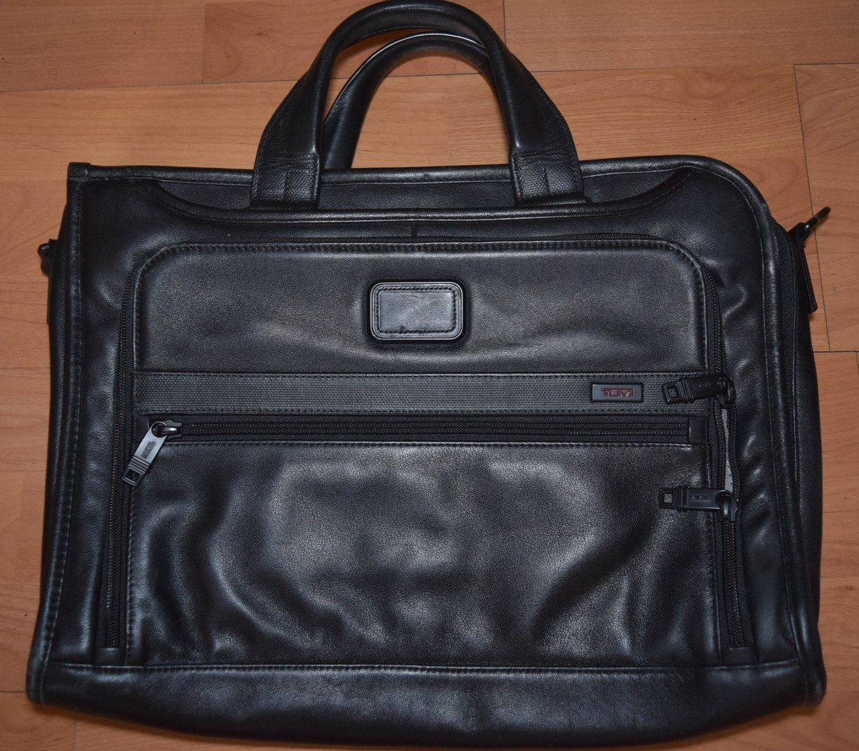 15 1/2″ Tumi Leather Messenger Laptop Bag with Luggage Tag