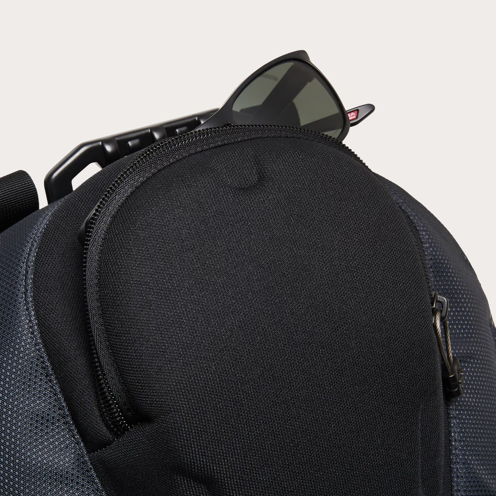 MENS OAKLEY KITCHEN SINK GRAPHITE GREY BACKPACK BRAND NEW AUTHENTIC!