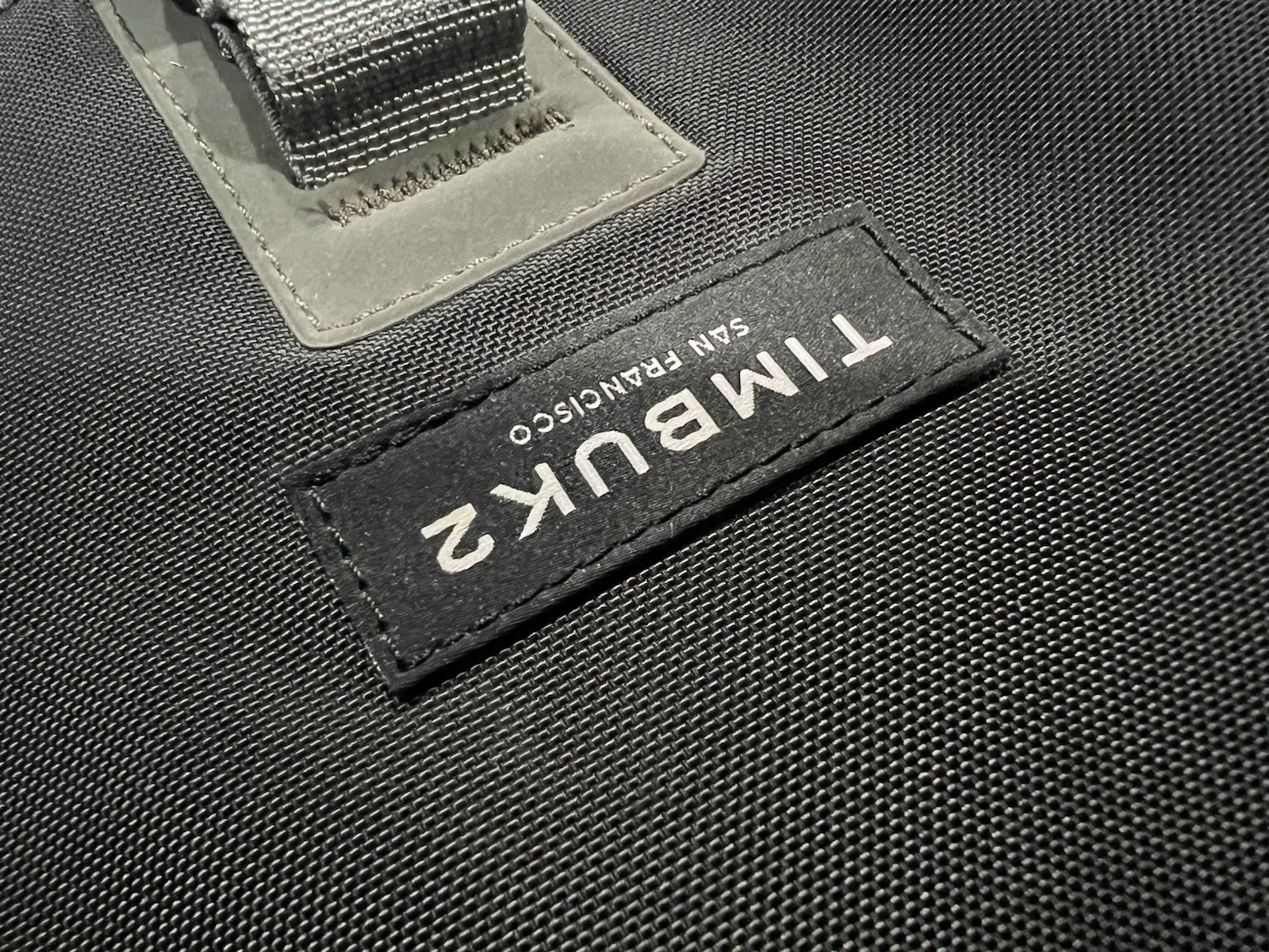 Timbuk2 Command Large Black Gray Crossbody Padded Messenger Laptop 17” x 14”