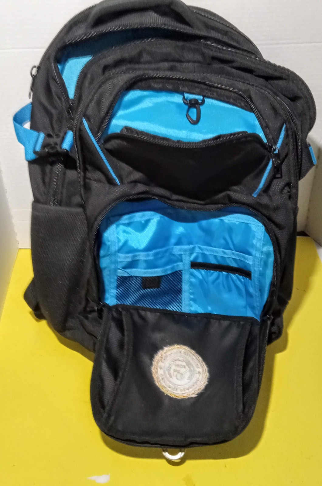 Backpack-Multiple Pockets-Large-19inx14inx6in-Black and Blue-pre-owned