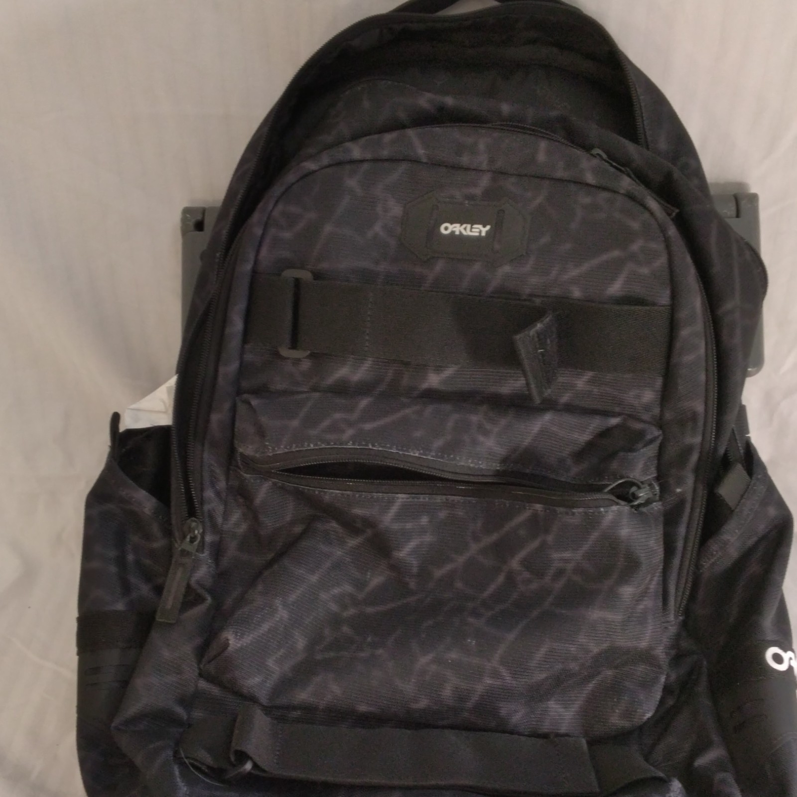 Oakley Black Gray Abstract Pattern Backpack Zip Adjustable Strap Men