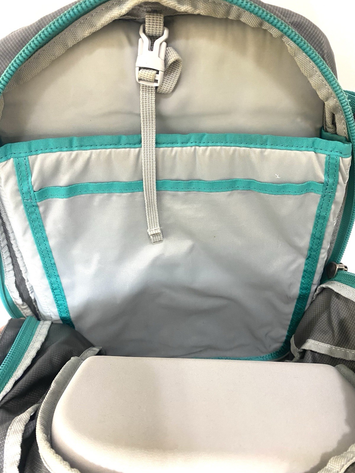 Thule En Route Triumph 2 Backpack 15″ Laptop Grey Nylon Daypack 21 Liters