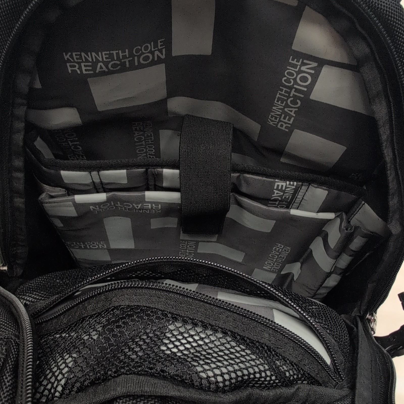 Kenneth Cole Reaction Large Black Backpack Zip Padded Adjustable Straps Pockets