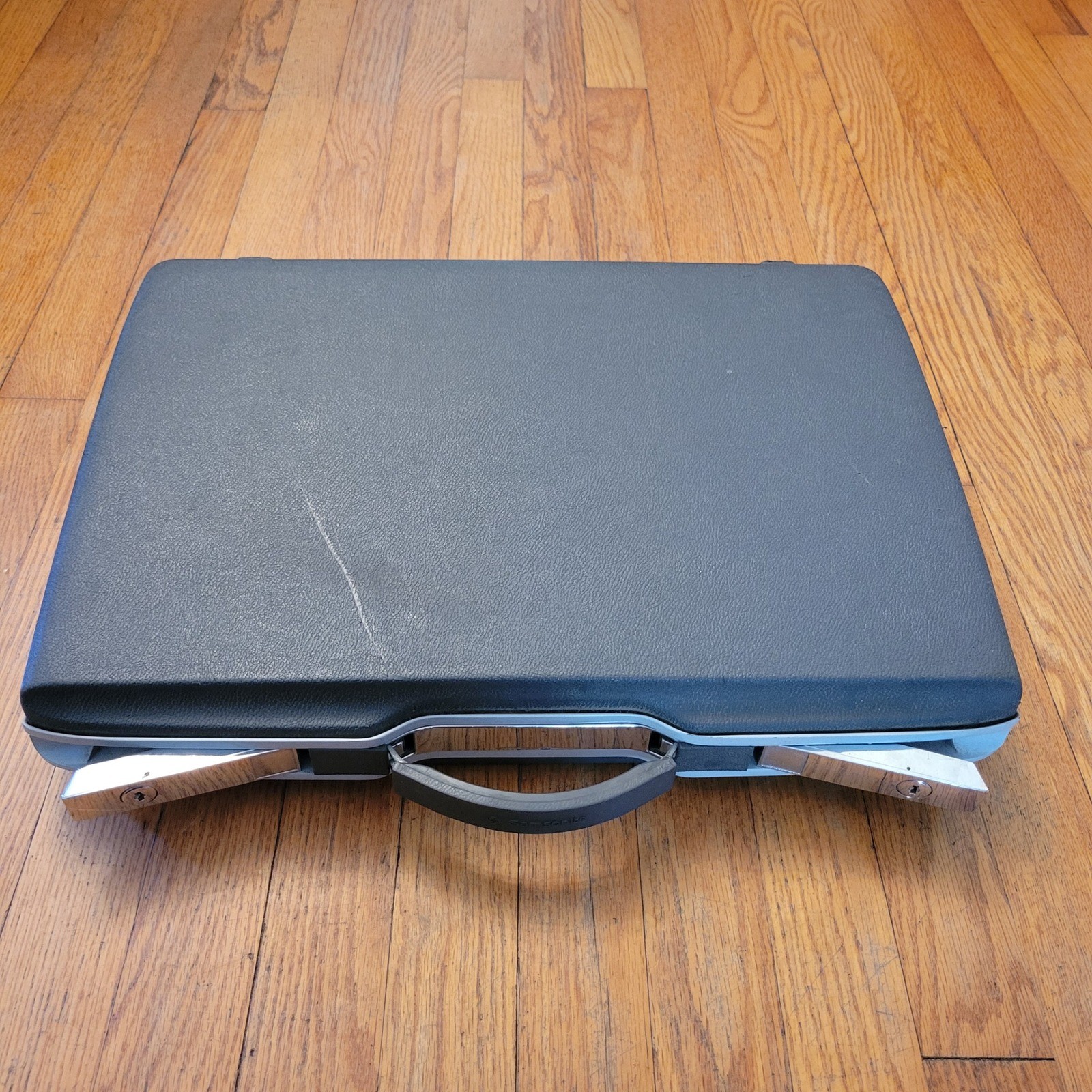 Samsonite 18″ Briefcase Black Hard Shell Slim Travel Keys VINTAGE Business Man