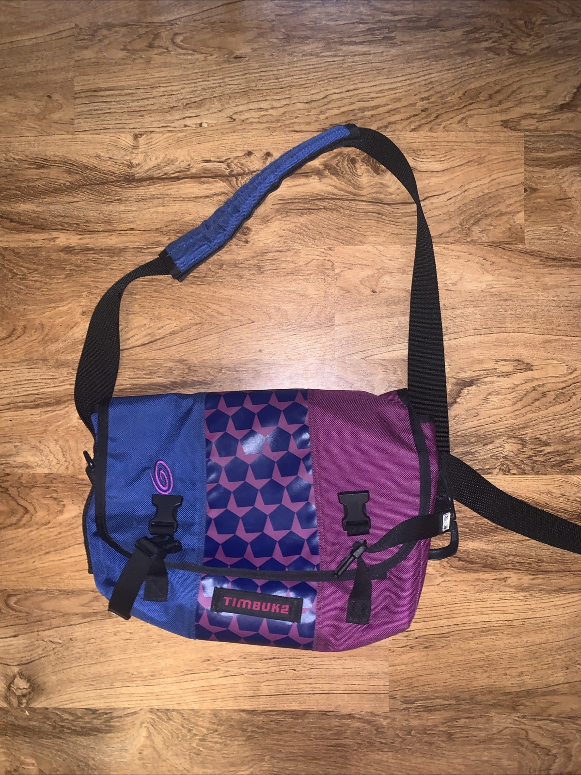 Timbuk2 Classic Messenger Bag Blue Purple Geometric Star Pattern Crossbody