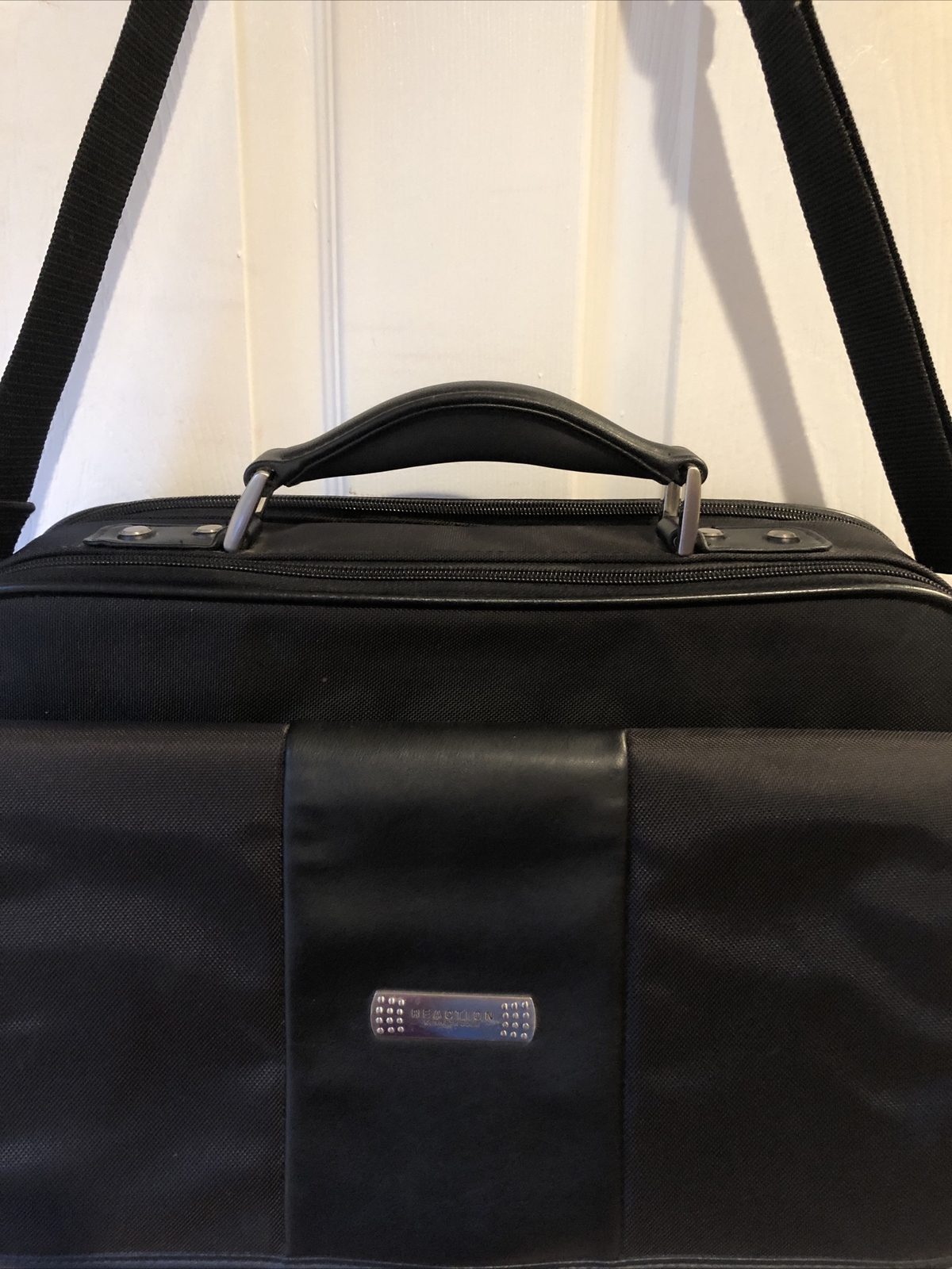 Kenneth Cole Reaction 16.5 “ Men’s Messenger~ Laptop Black Briefcase With Strap