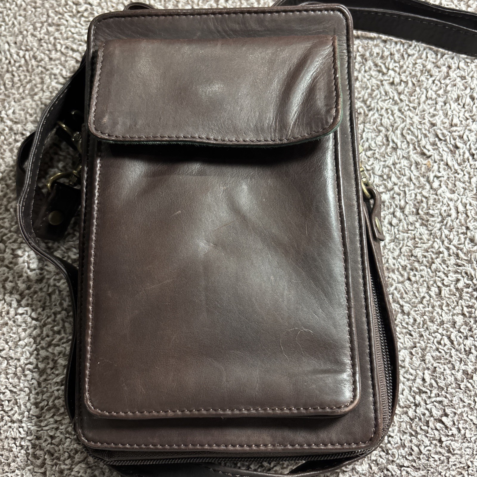 WILSON LEATHER MESSENGER BAG CHOCOLATE BROWN