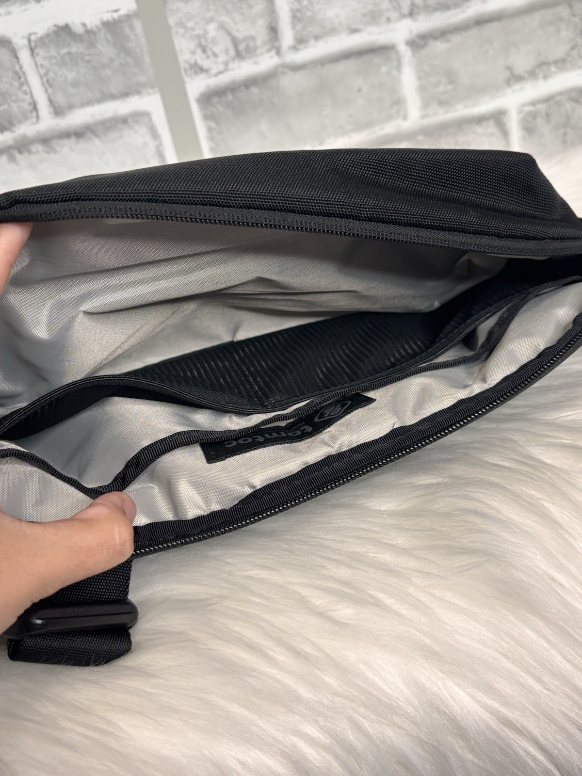 TOMTOC Explorer HO2 Sling Bag Unisex Black Taupe/Cream Crossbody