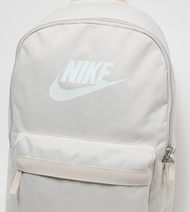 NEW NIKE HERITAGE LOG FRONT Pocket Backpack BEIGE BOOKBAG DC4244-104