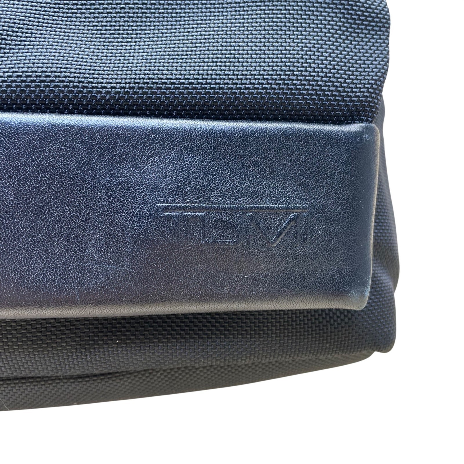 Tumi Men’s Black Fabric Adjustable Strap Durable Lined Interior Messenger Bag