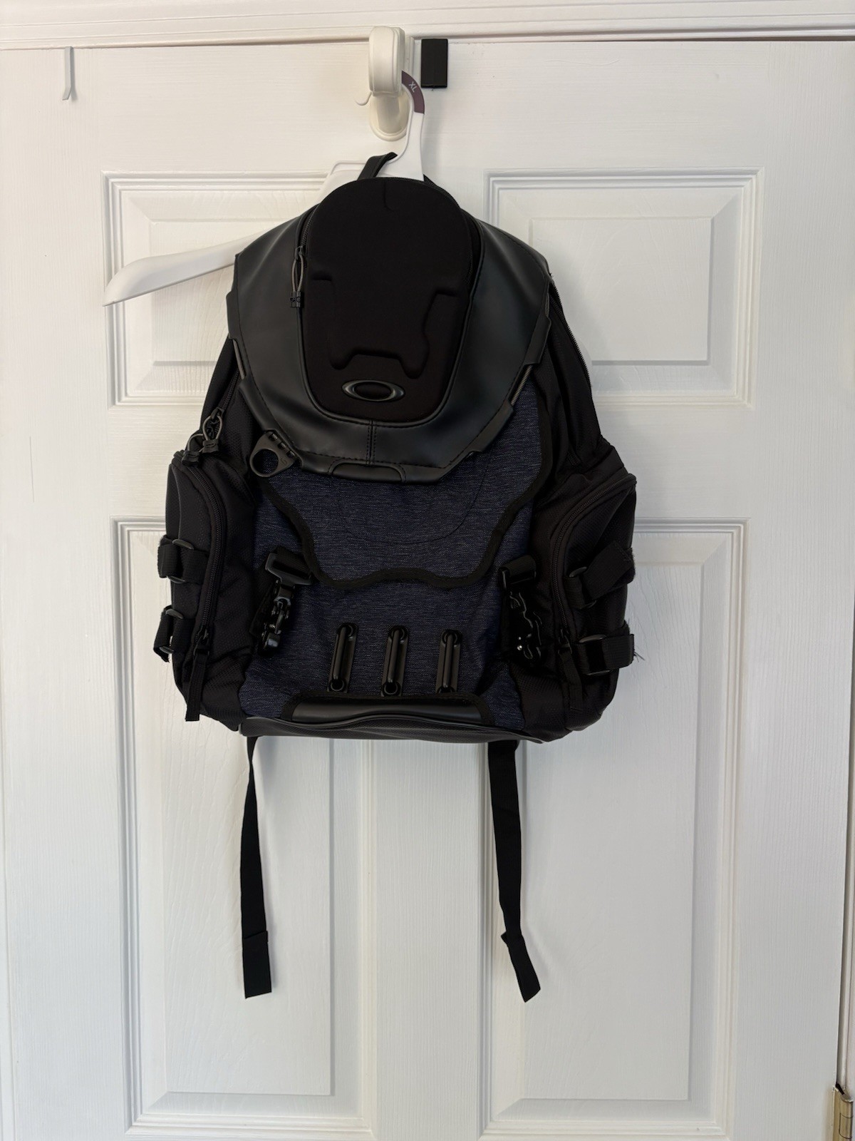 OAKLEY BATHROOM SINK BACKPACK Navy Blue Trail Hiking Bag Excellent Condition!
