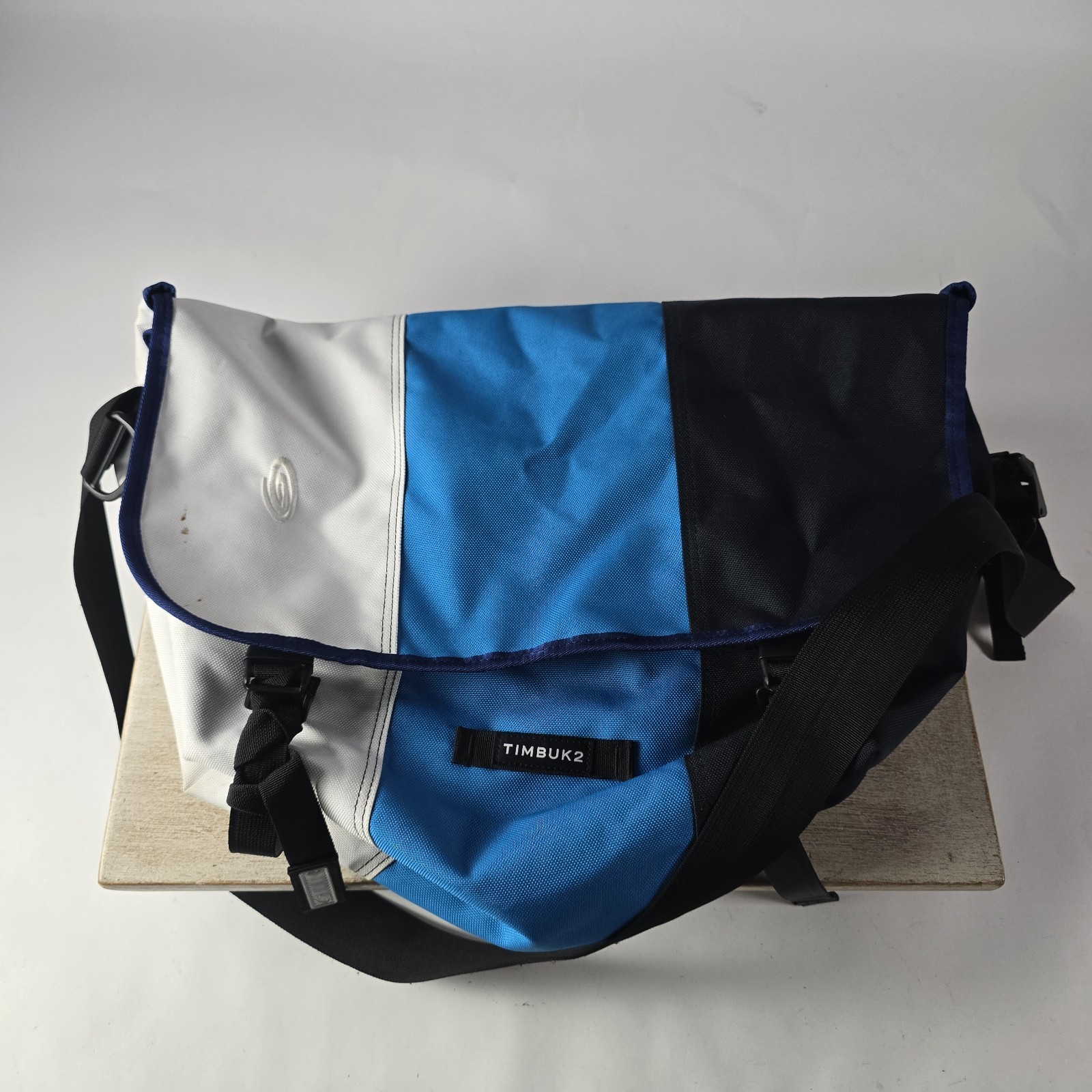 Timbuk2 Classic Messenger Bag Blue Black White Tri-Color Block Crossbody L