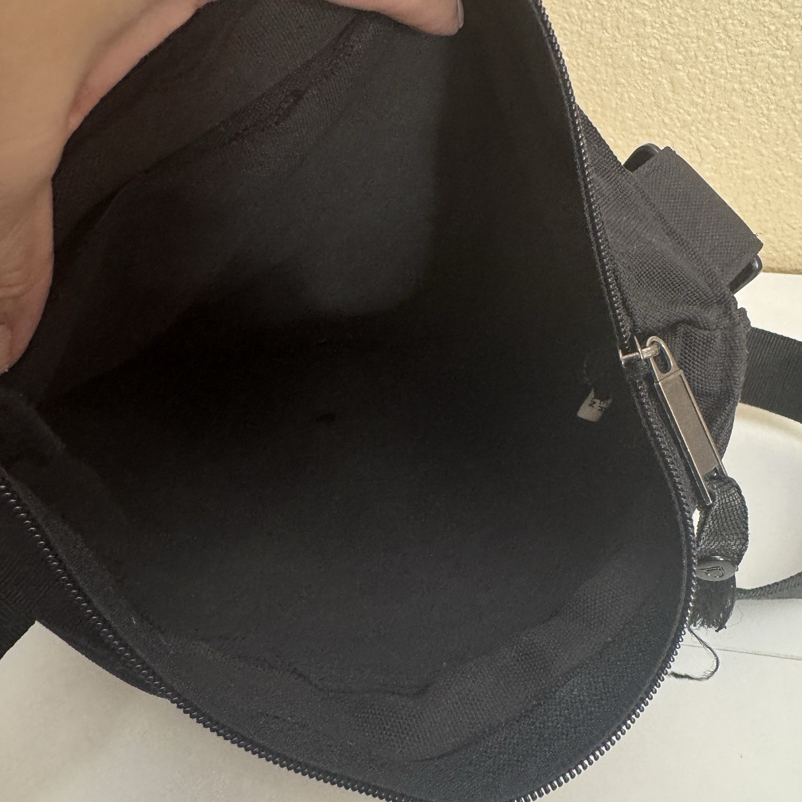 Misfits Messenger Bag-Satchel By Roxy Black 3 Pockets One W/zip Closure Rare!