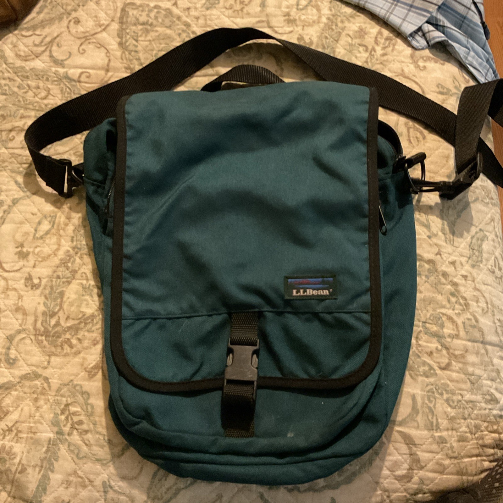 LL Bean Vintage Messenger Bag Carry On Crossbody Green Black Zipper Compartments