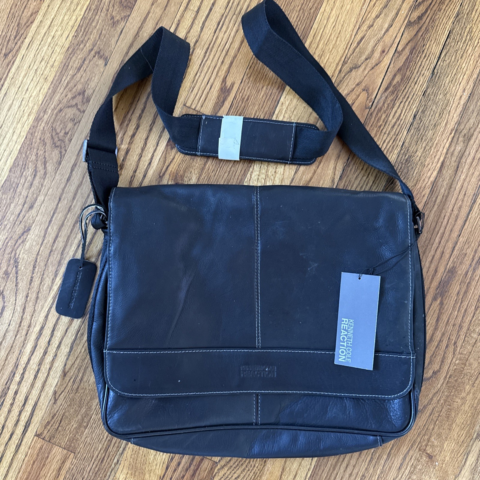 Kenneth Cole Reaction Colombian Leather Messenger Bag