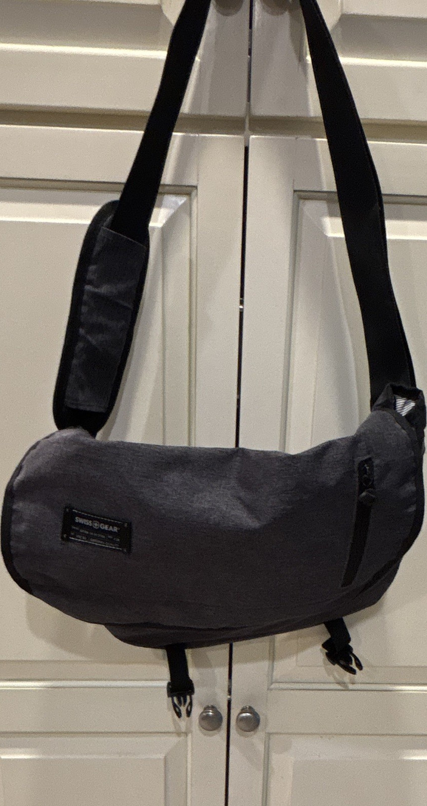 SWISSGEAR Messenger Bag Gray Buckle Closure Adjustable Strap Shoulder