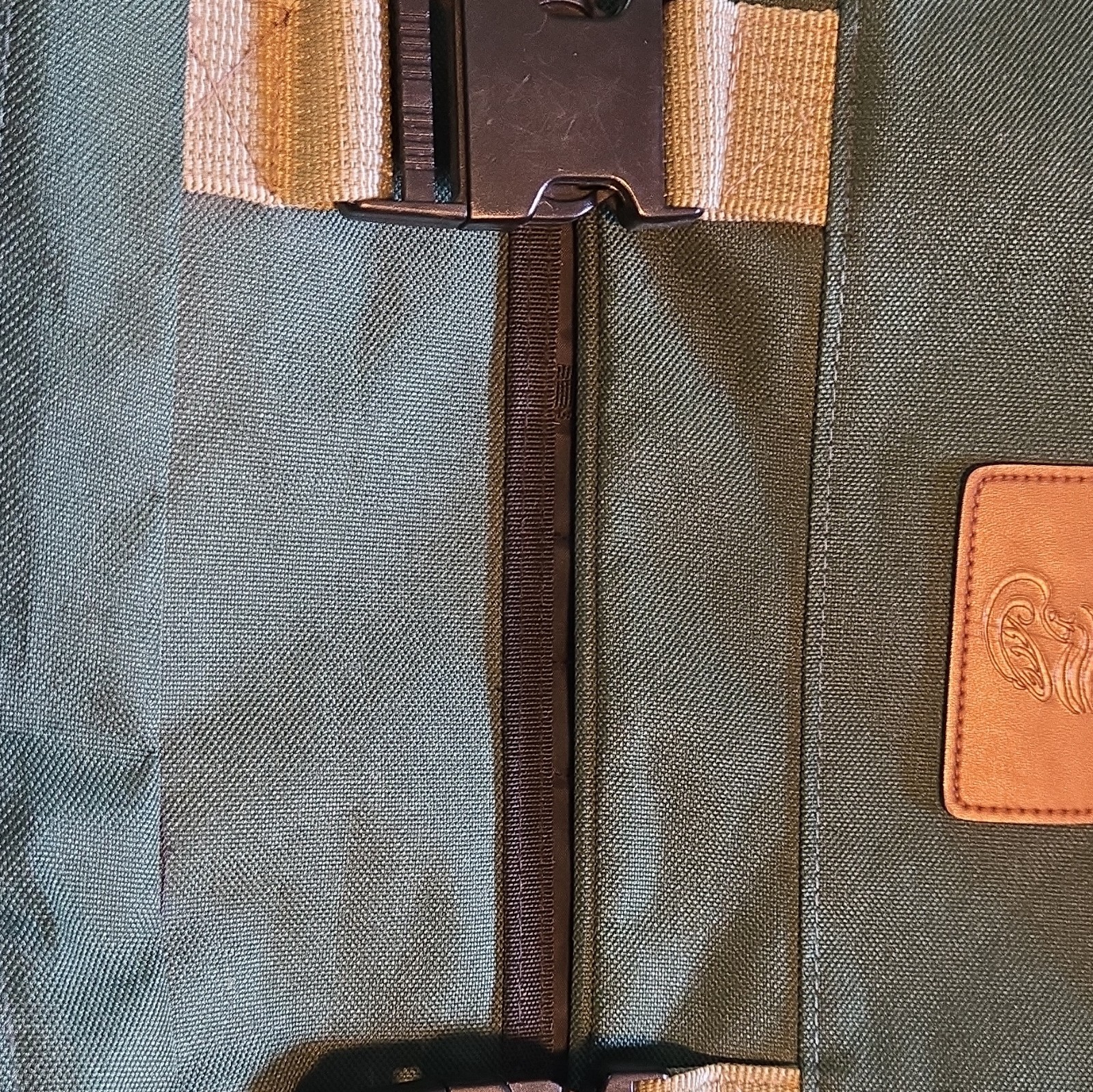 Green Solid Messenger Shoulder Bag, Adjustable Strap, Buckle & Zip, Pockets