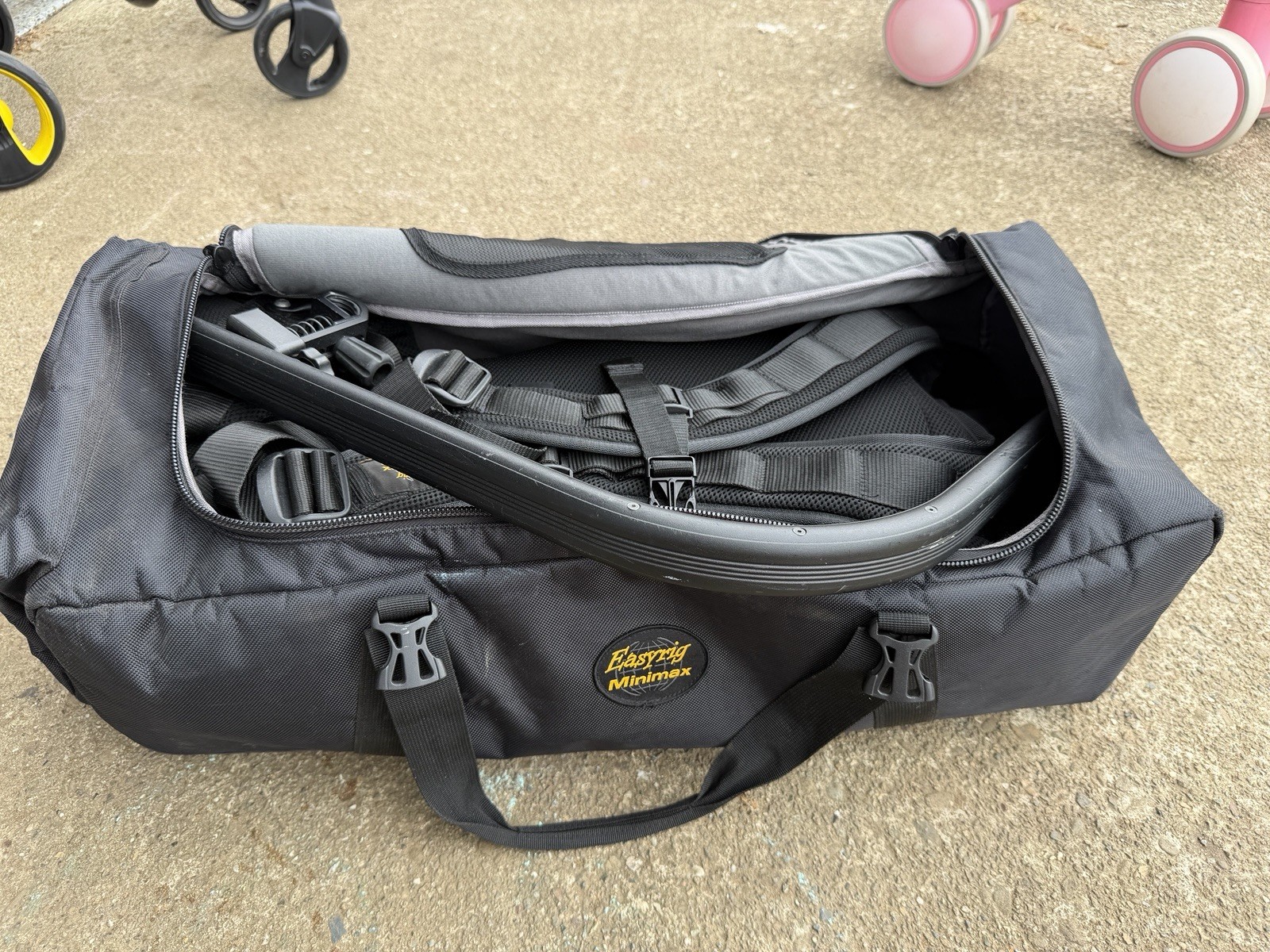 Easyrig Black/Gray Duffle Bag Zip & Buckle Closure Adjustable Shoulder Strap