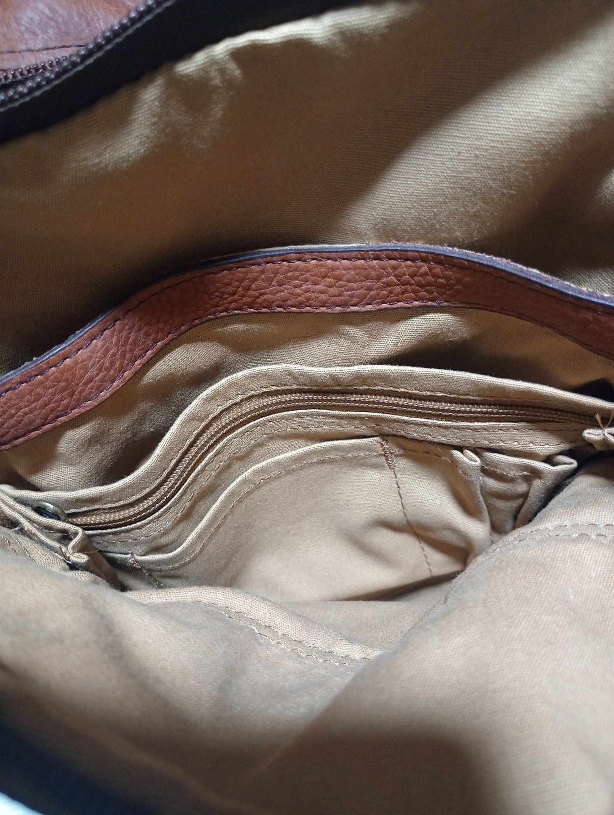 Duluth Trading Co Lifetime Leather Travel Bag Multi Zip Pocket Crossbody Brown