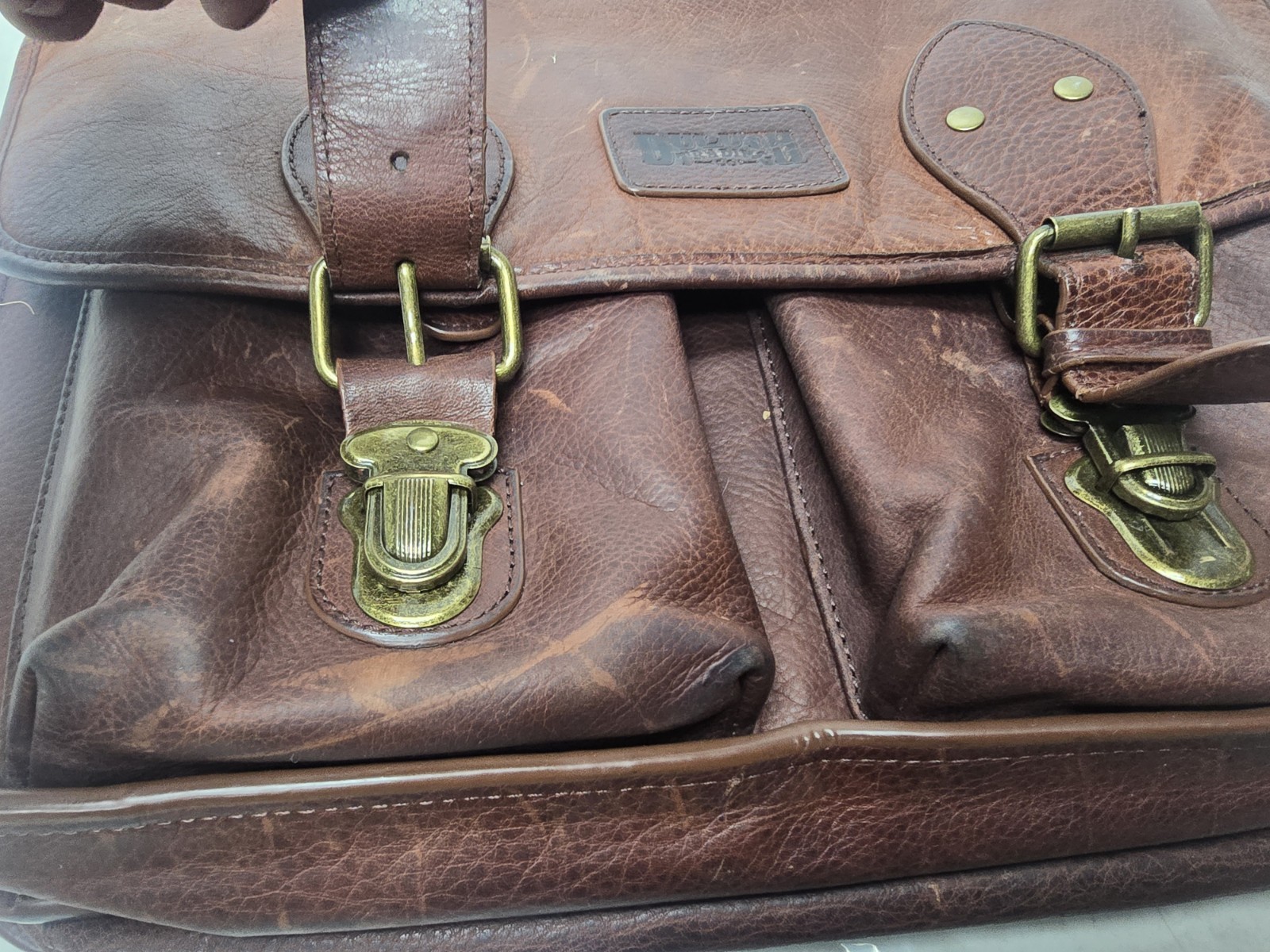 Duluth Trading Leather Bashful Billionaire’s Briefcase Messenger Bag Laptop Case