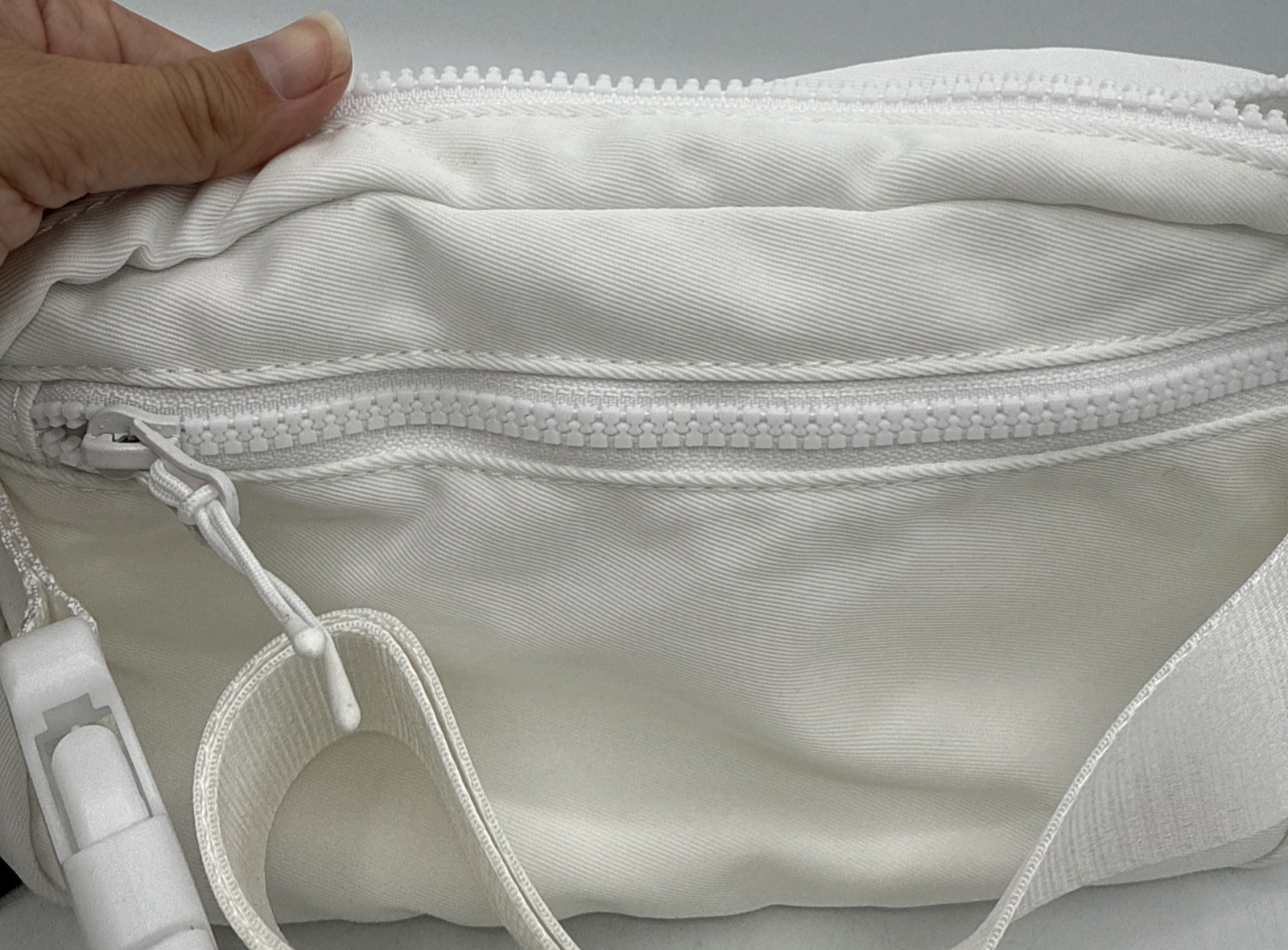 Fabletics The Big Belt Bag, Classic White, 2.3L NWT 25x18x5cm Crossbody
