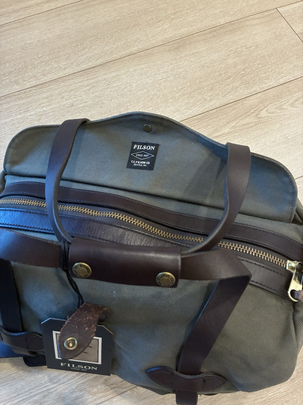 NWT Filson Medium Rugged Twill Duffle Bag Otter Green 43L