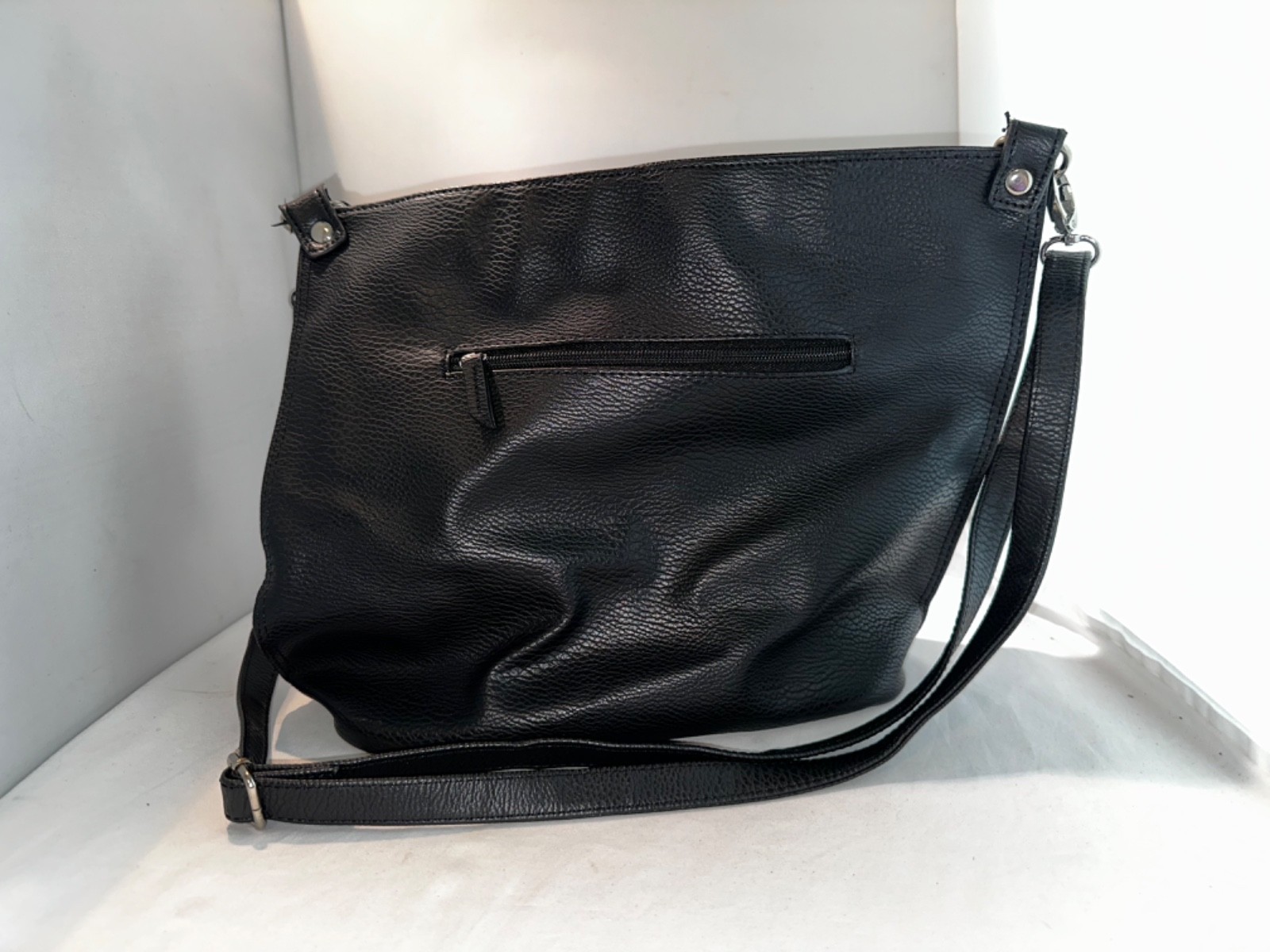 Roots of Canada Black Pebblegrain Leather Shoulder Bag side Zipper Conceal