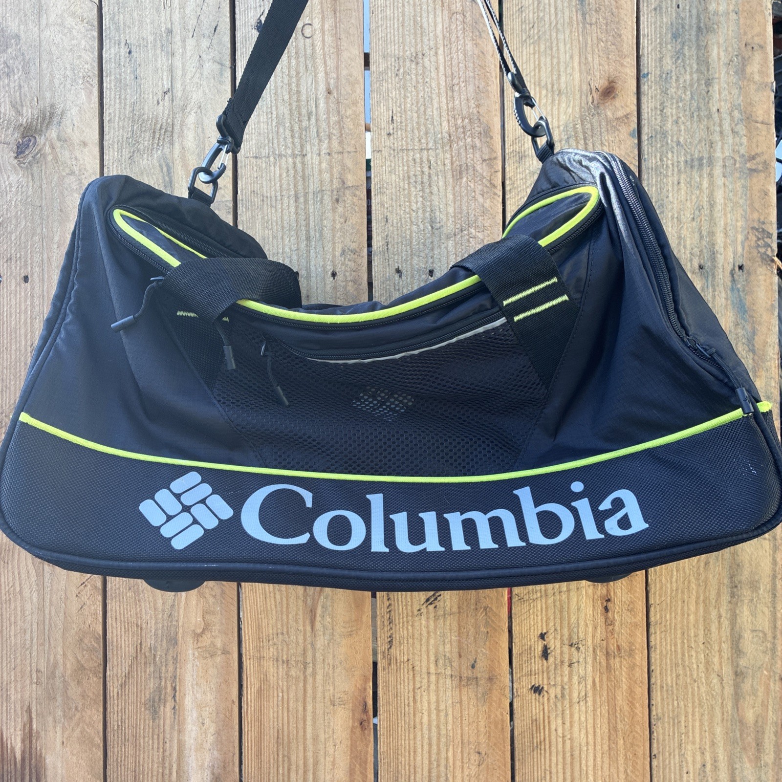 Columbia Dog Mountain Black Duffle Sport Gym Travel Bag