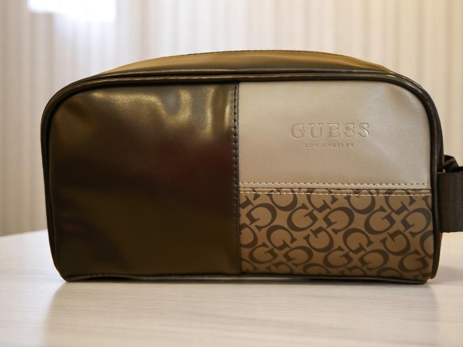 NEW MEDIUM MEN’S GUESS BLACK GRAY LEATHER HANDLE TOILETRY TRAVEL CASE BAG POCKET