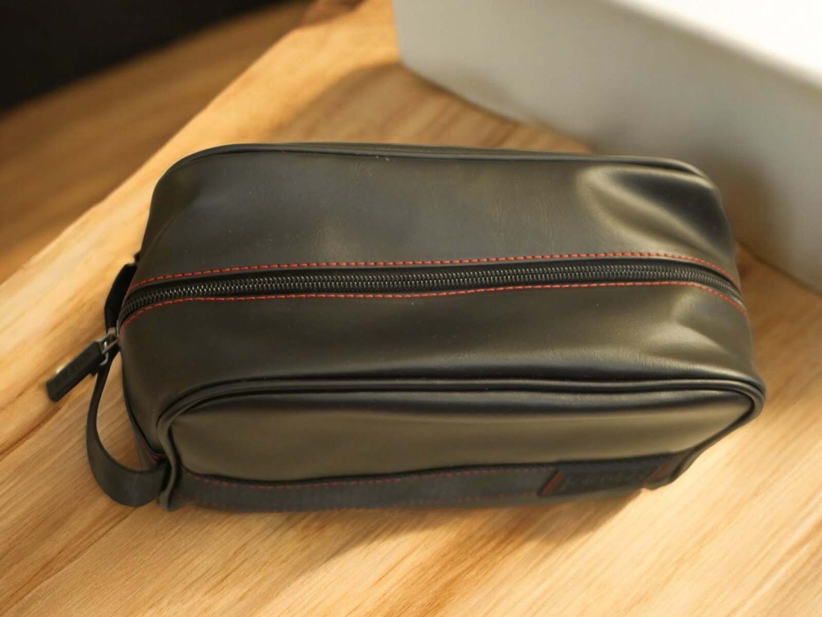 NEW MEDIUM MEN’S GUESS BLACK RED LEATHER HANDLE TOILETRY TRAVEL CASE BAG POCKET